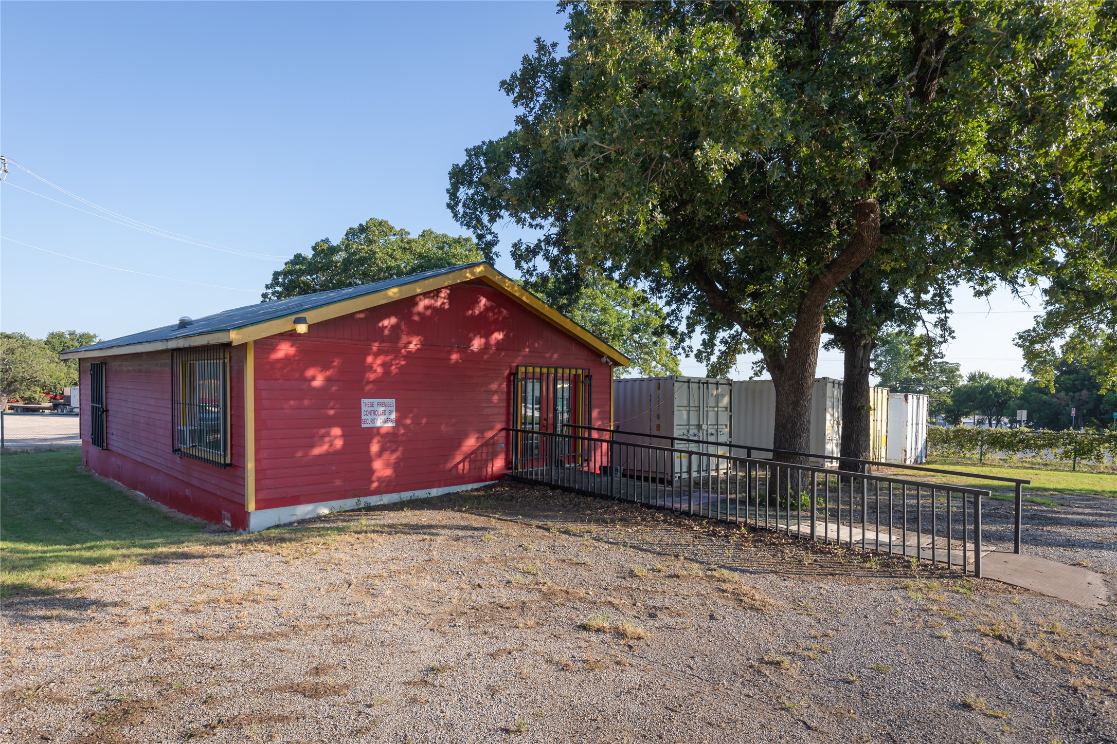 2520 E Highway 199