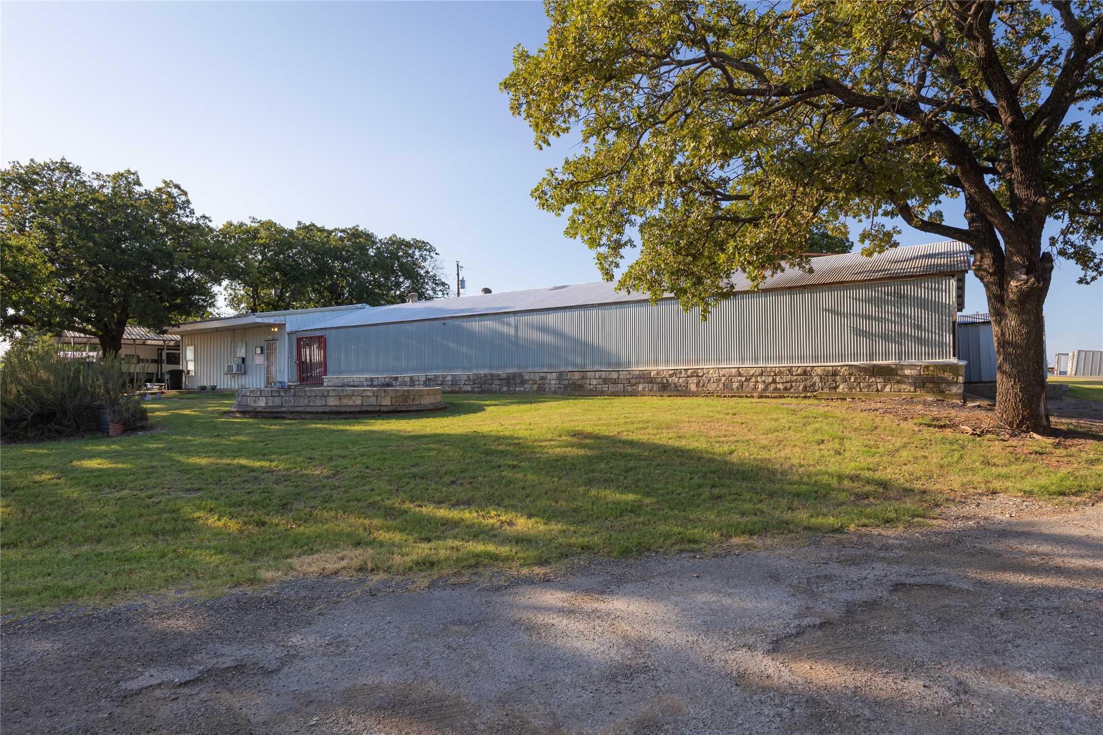 2520 E Highway 199