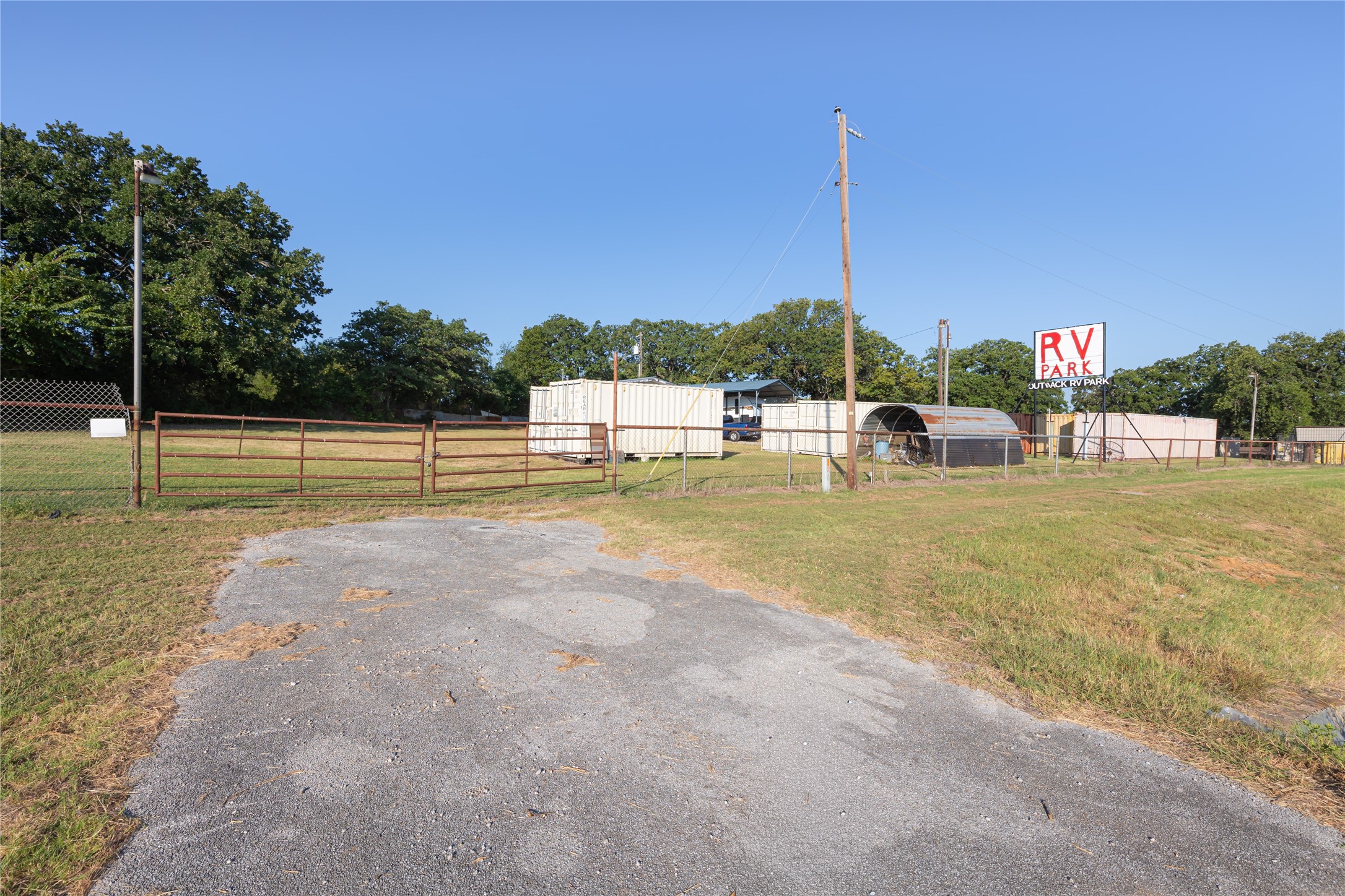 2520 E Highway 199