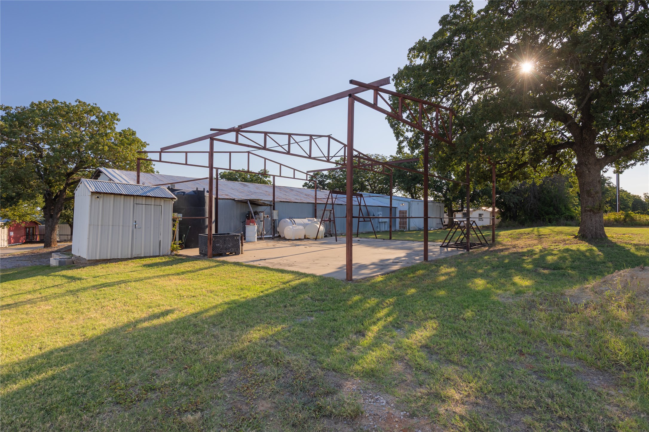 2520 E Highway 199