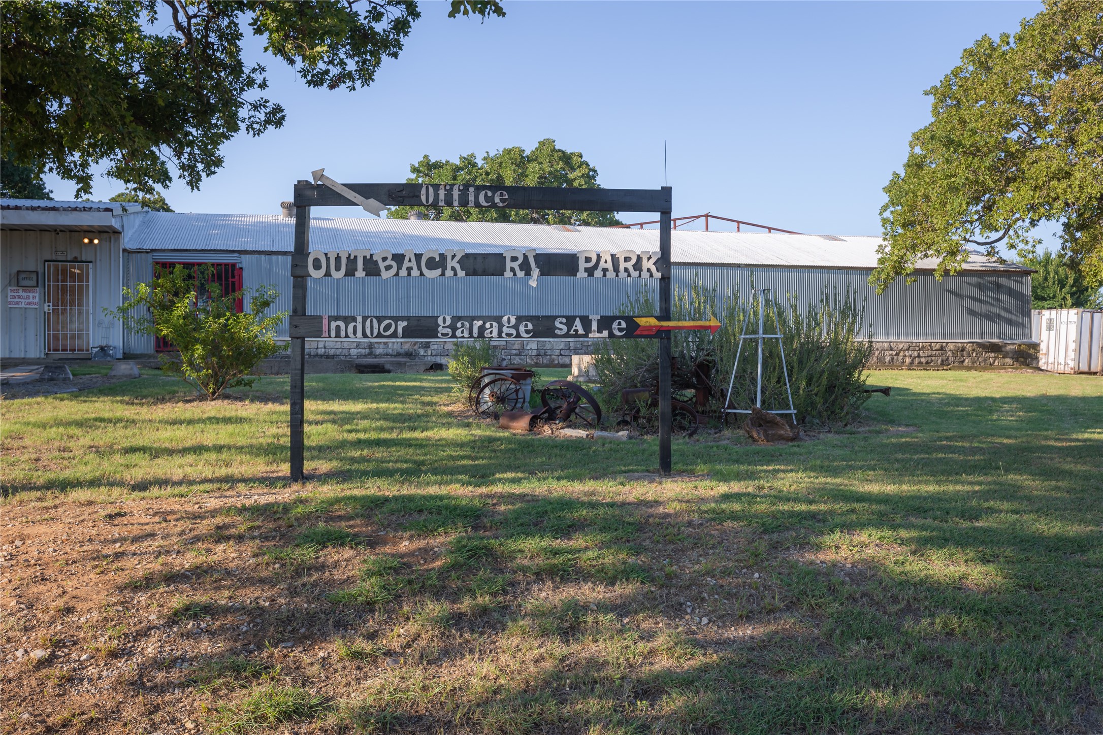 2520 E Highway 199