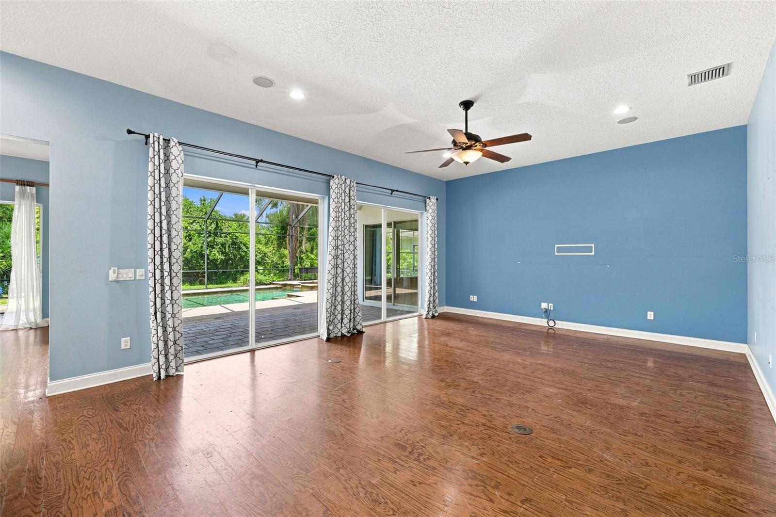 21201 SKY VISTA DR