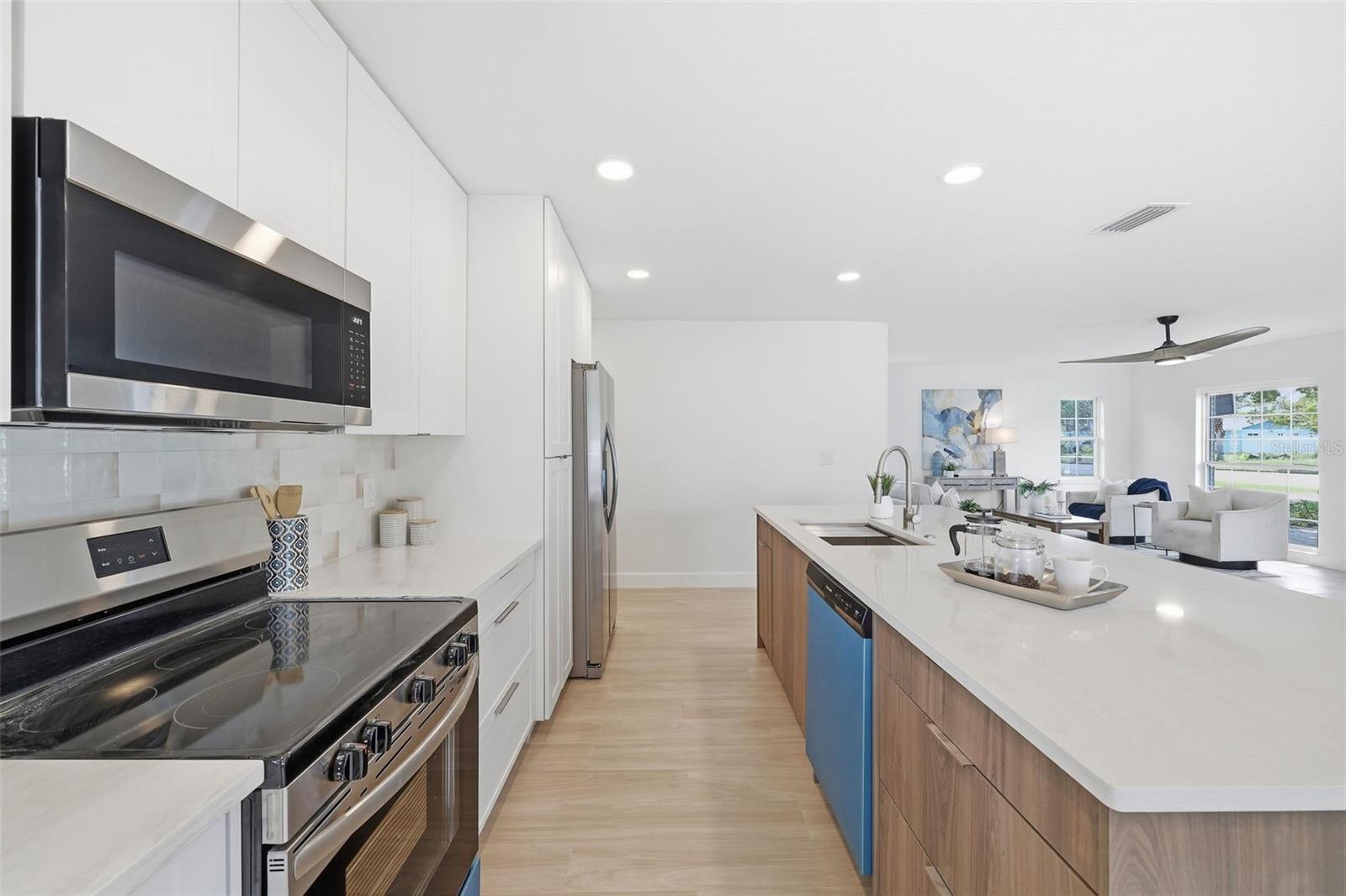 615 E DAVIS BLVD