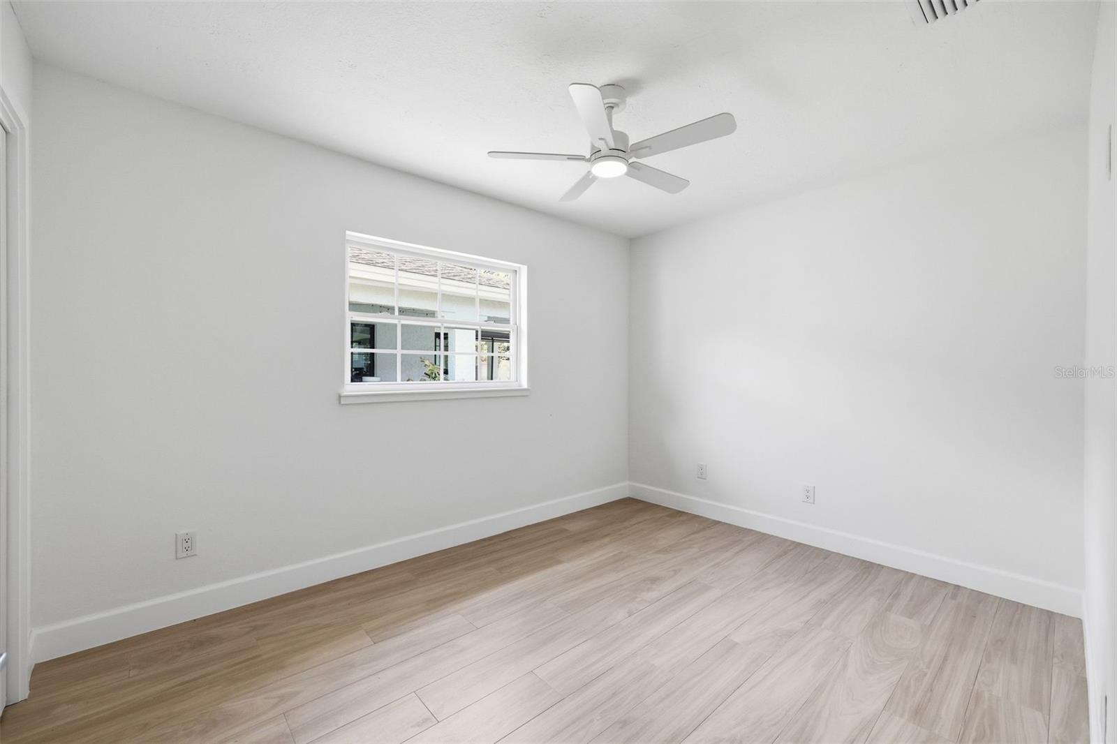 615 E DAVIS BLVD