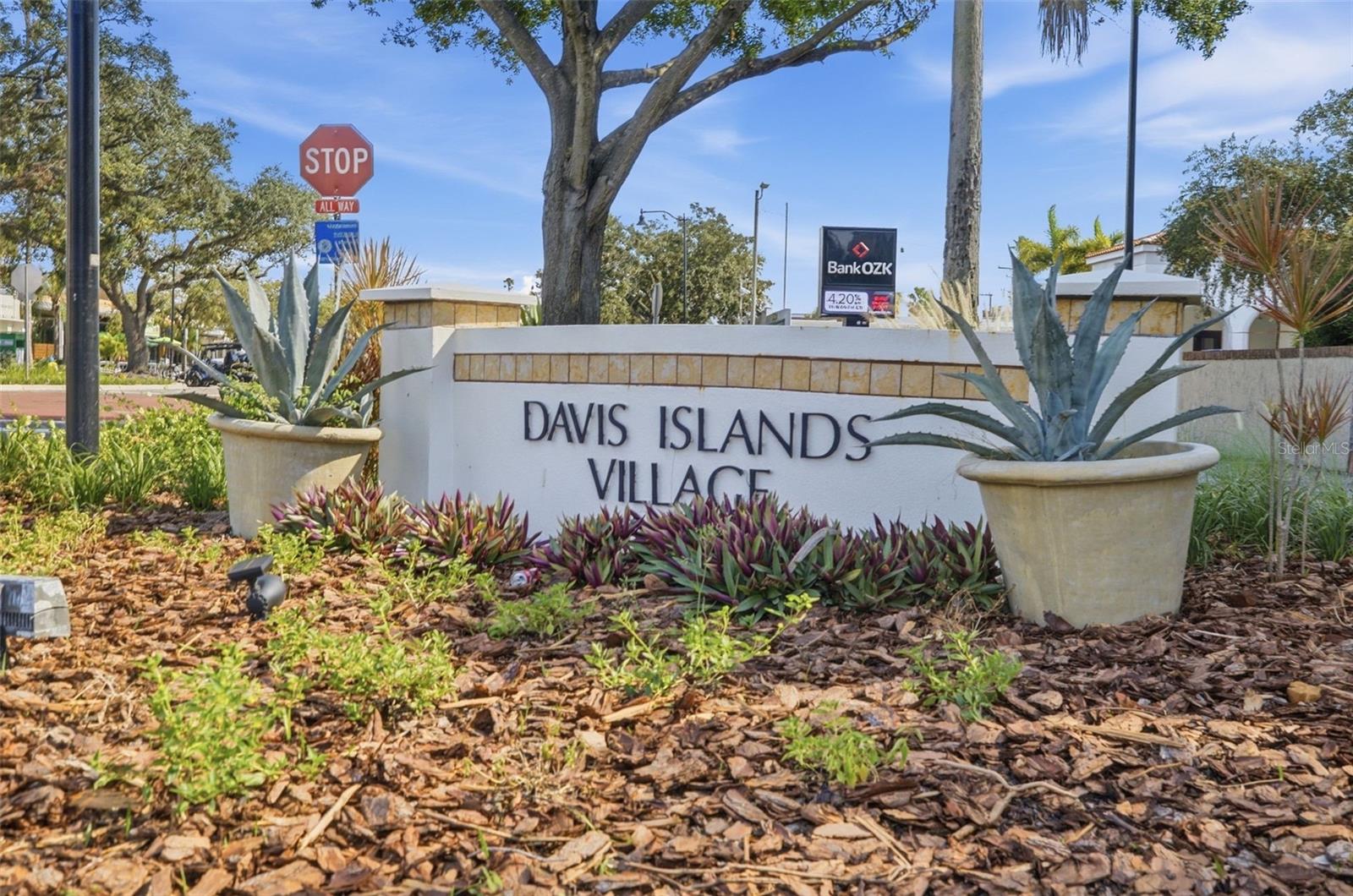 615 E DAVIS BLVD