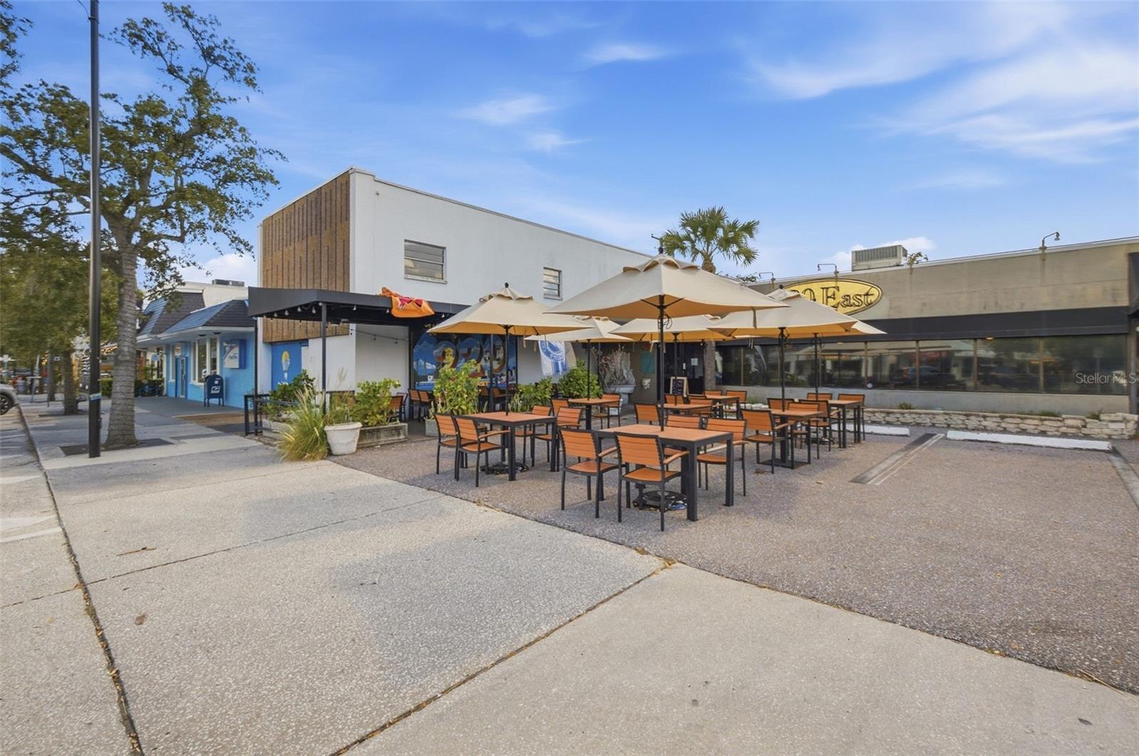 615 E DAVIS BLVD