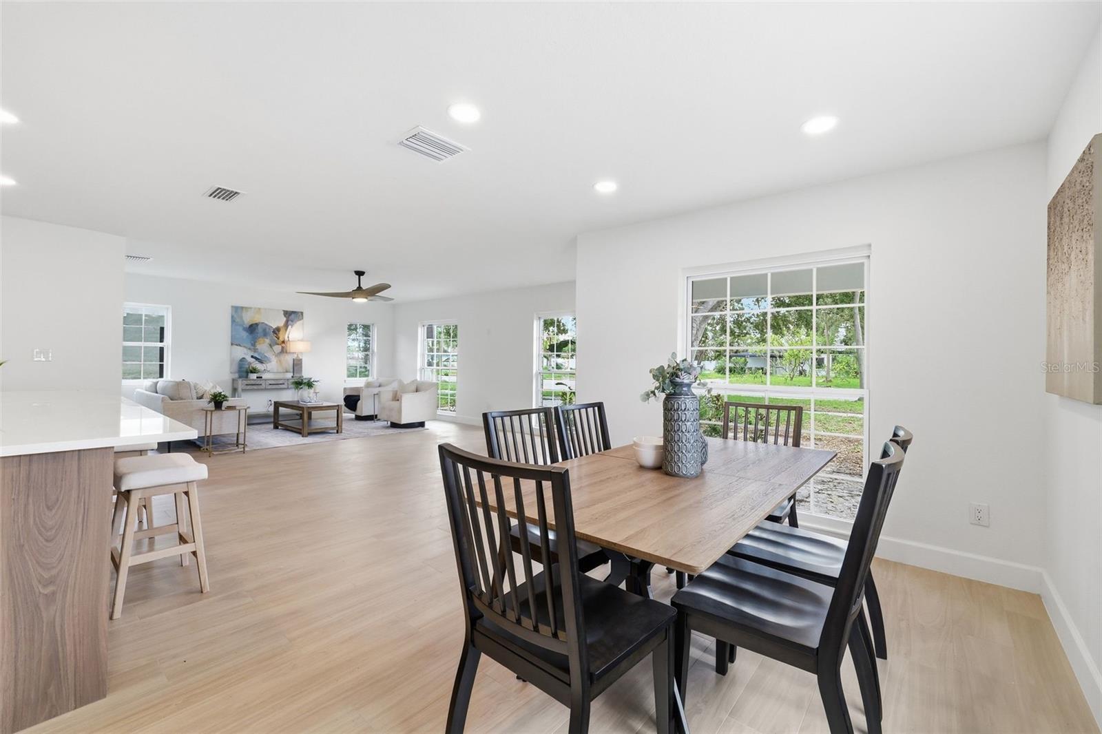 615 E DAVIS BLVD