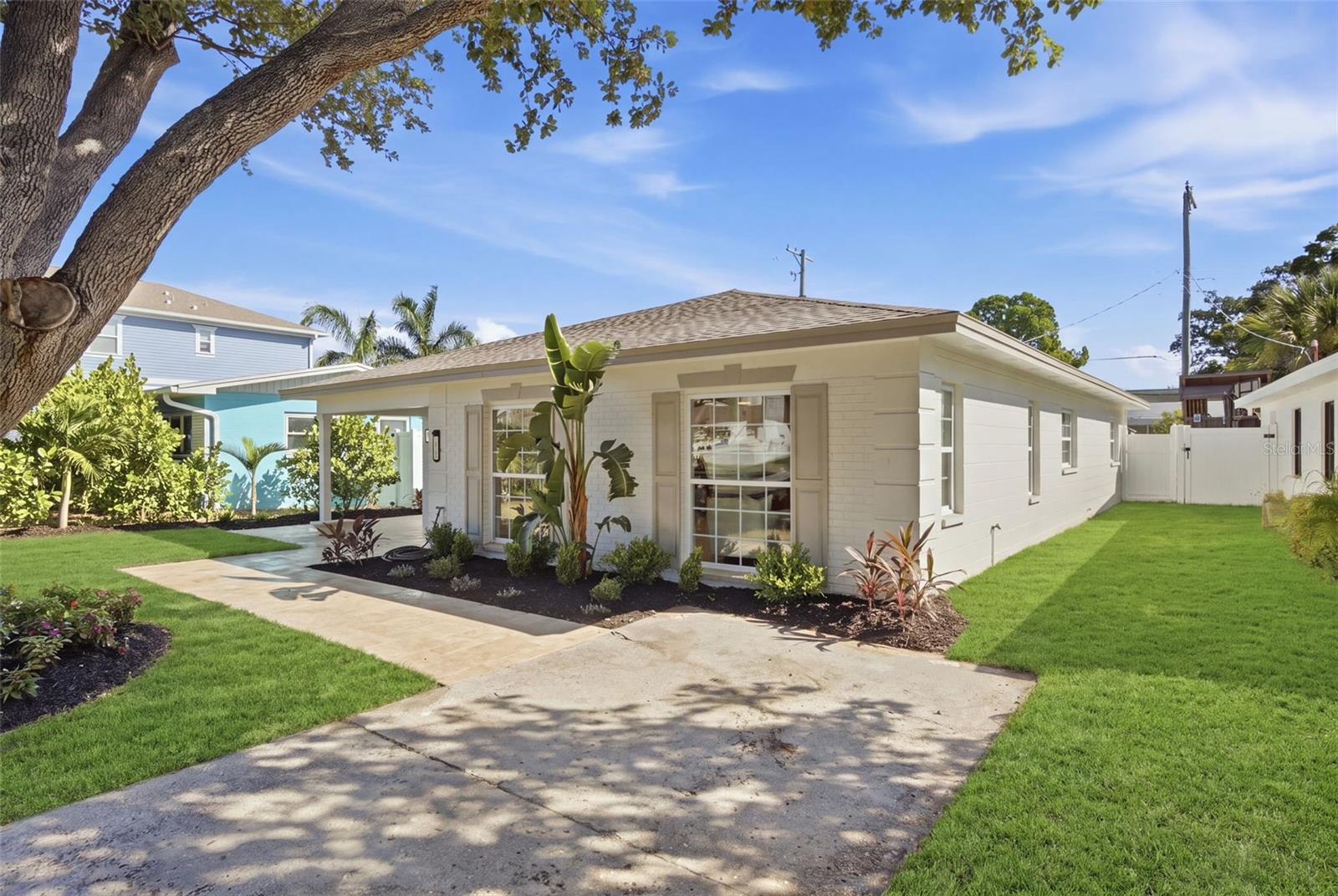 615 E DAVIS BLVD