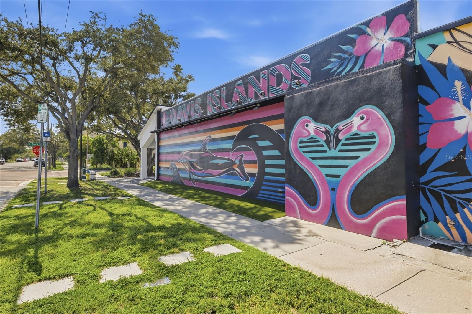 615 E DAVIS BLVD