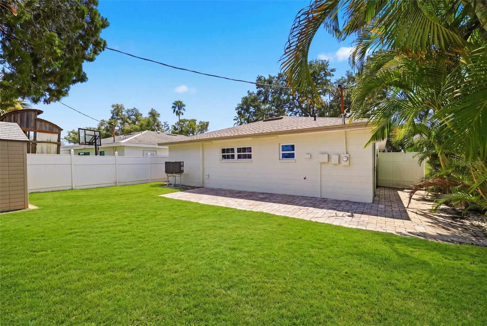 615 E DAVIS BLVD