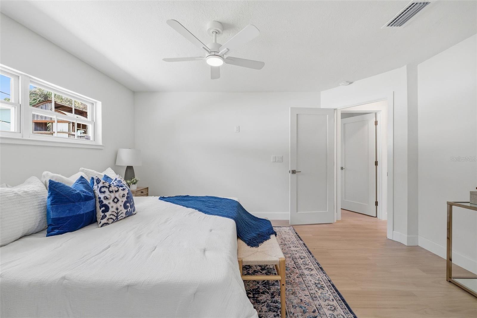 615 E DAVIS BLVD