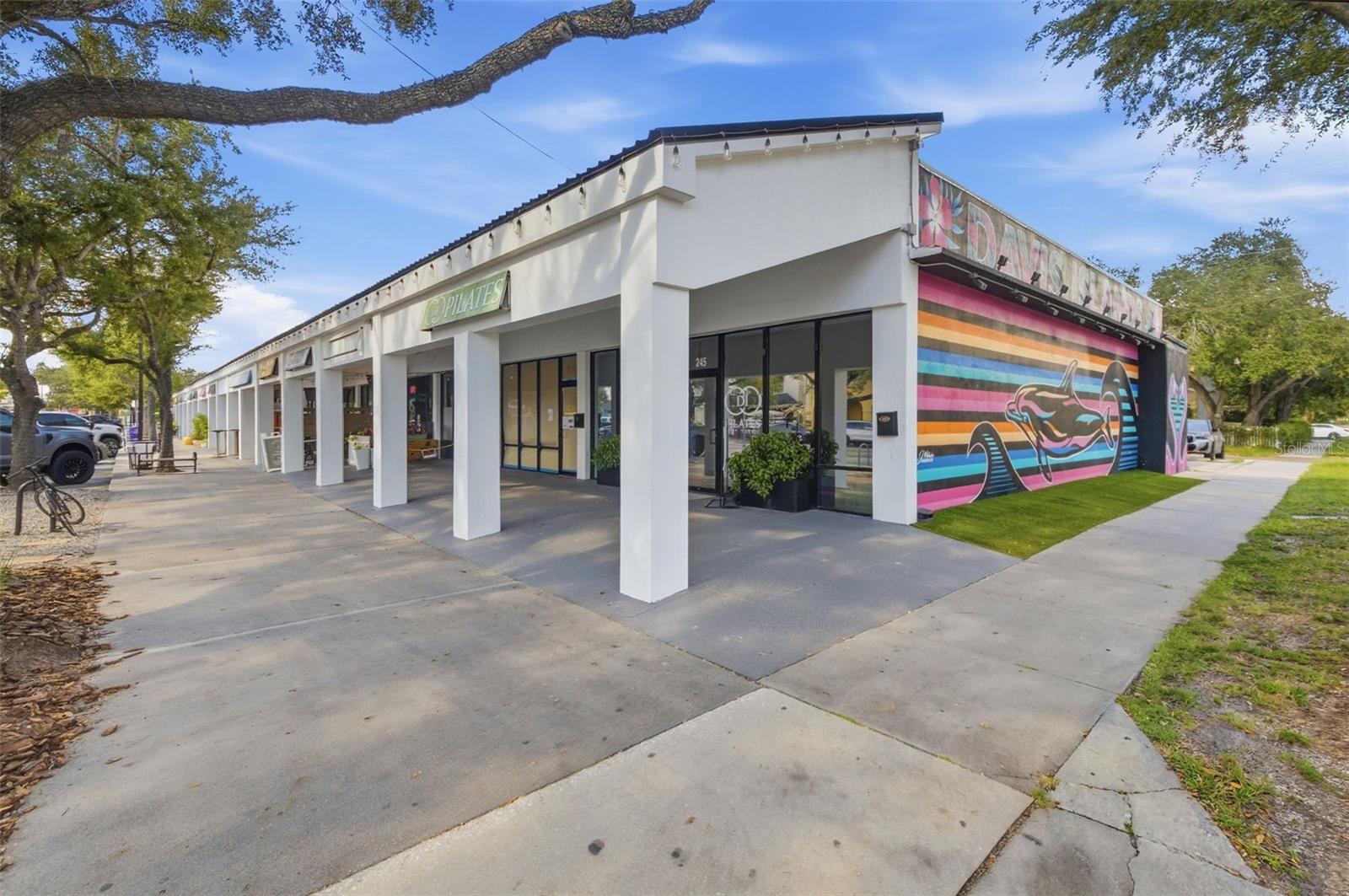 615 E DAVIS BLVD