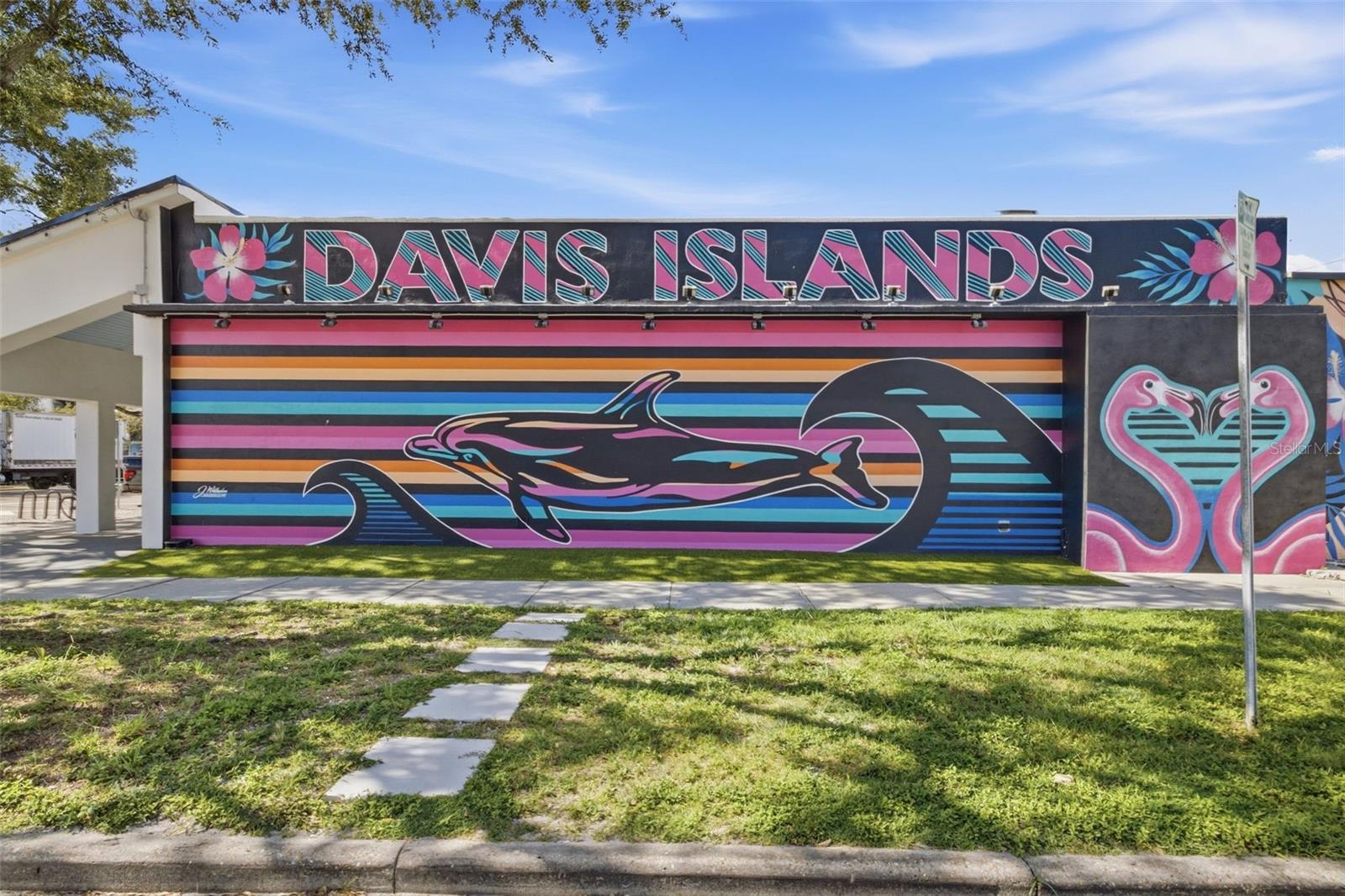 615 E DAVIS BLVD