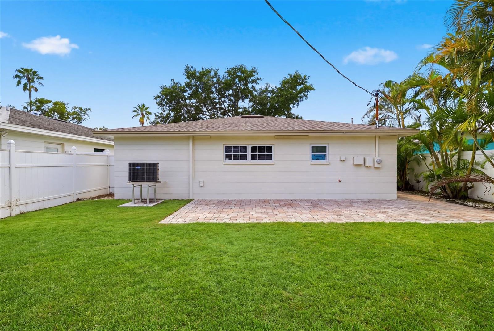 615 E DAVIS BLVD