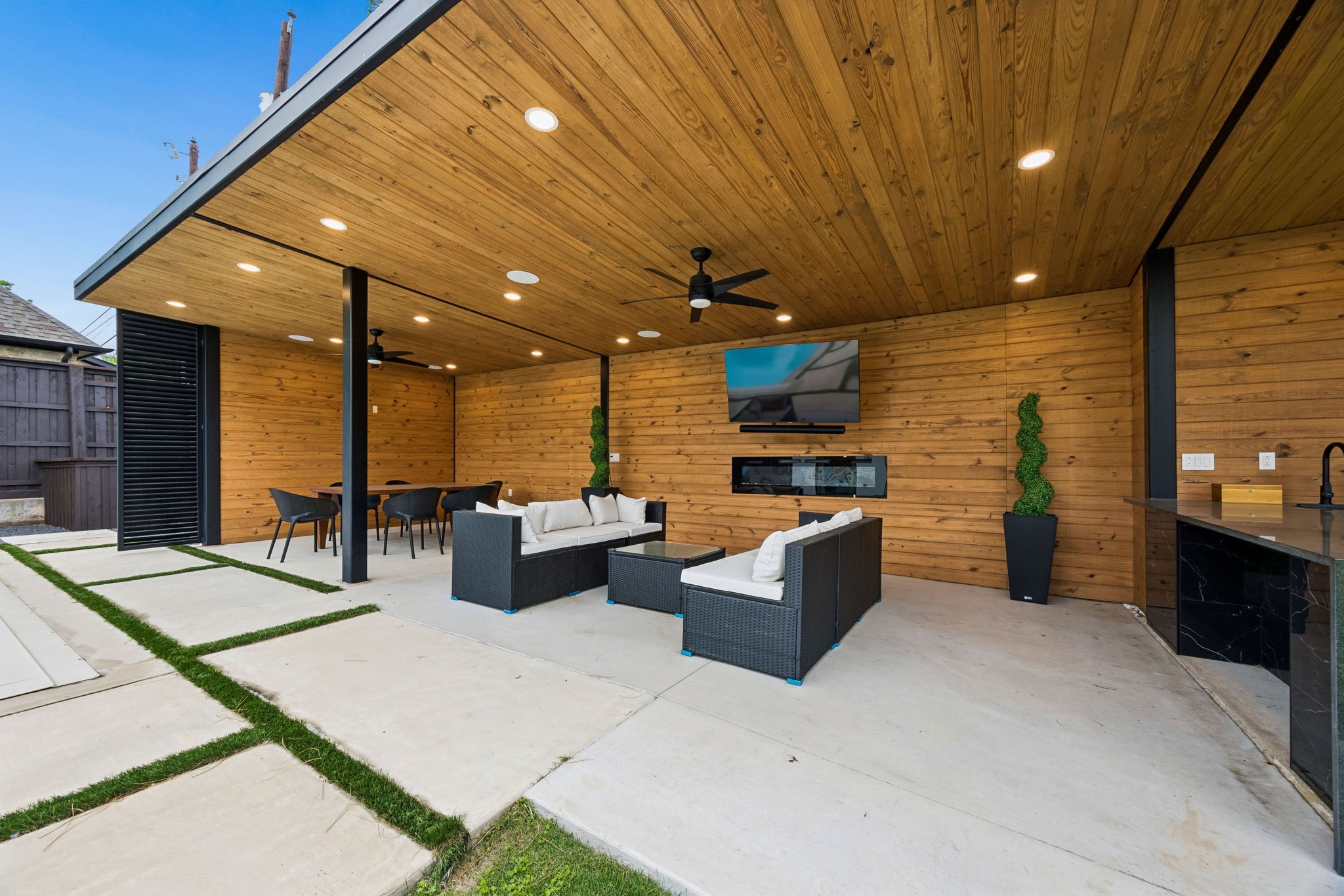 4558 Ridge Road