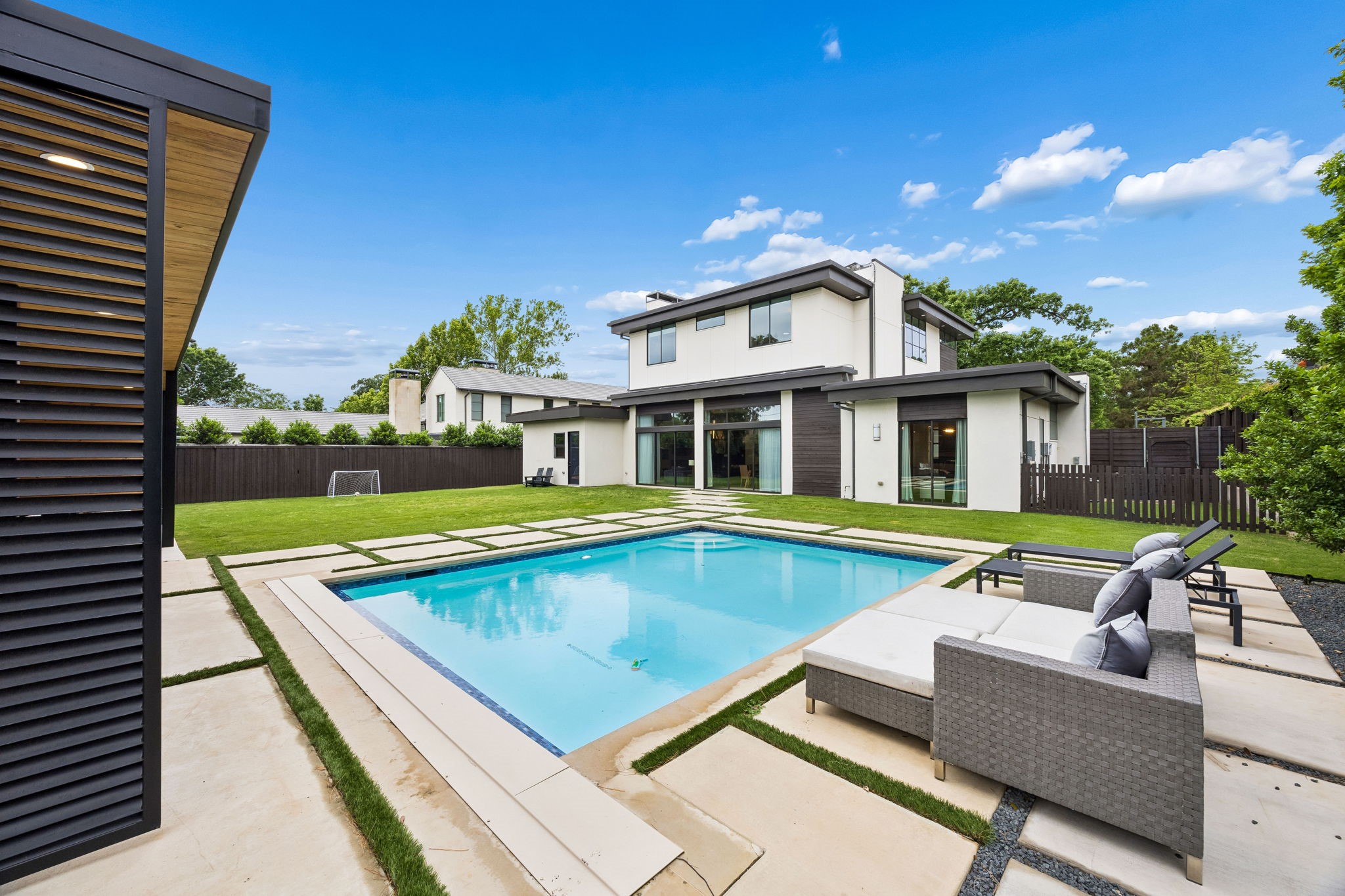 4558 Ridge Road