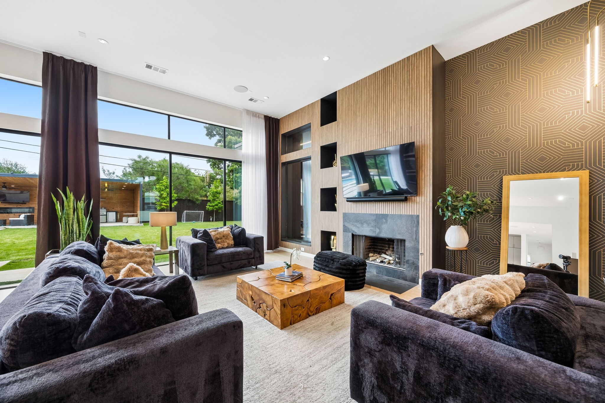 4558 Ridge Road