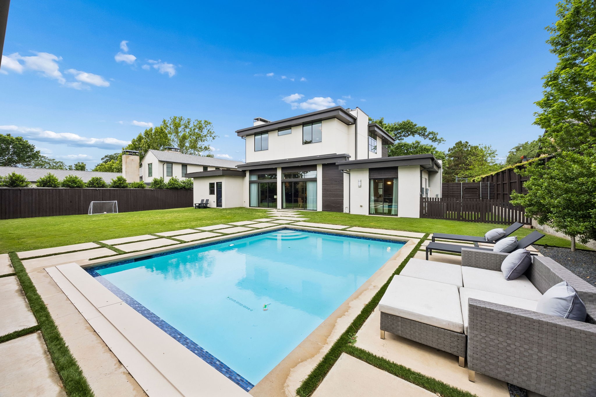 4558 Ridge Road
