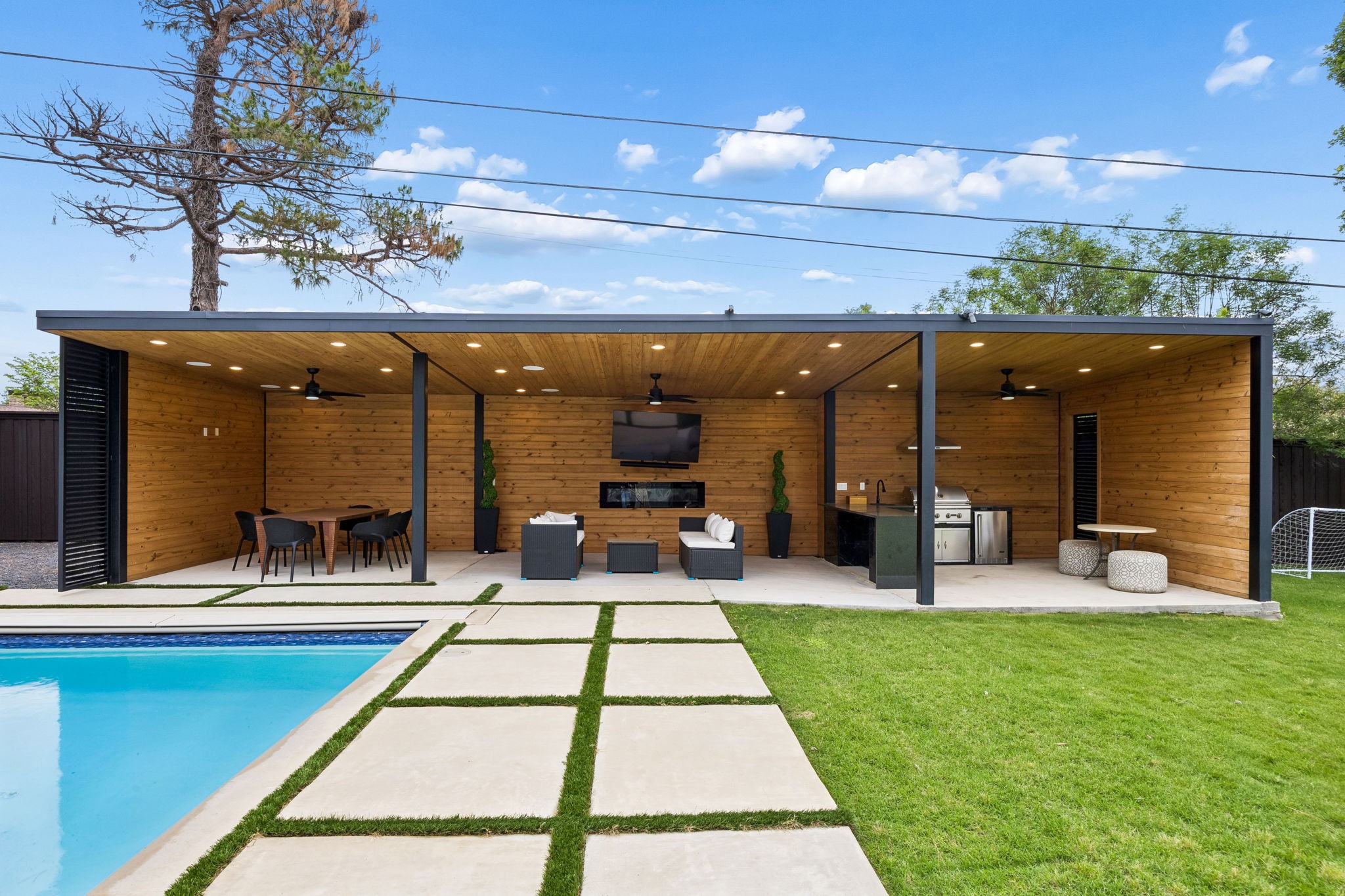 4558 Ridge Road