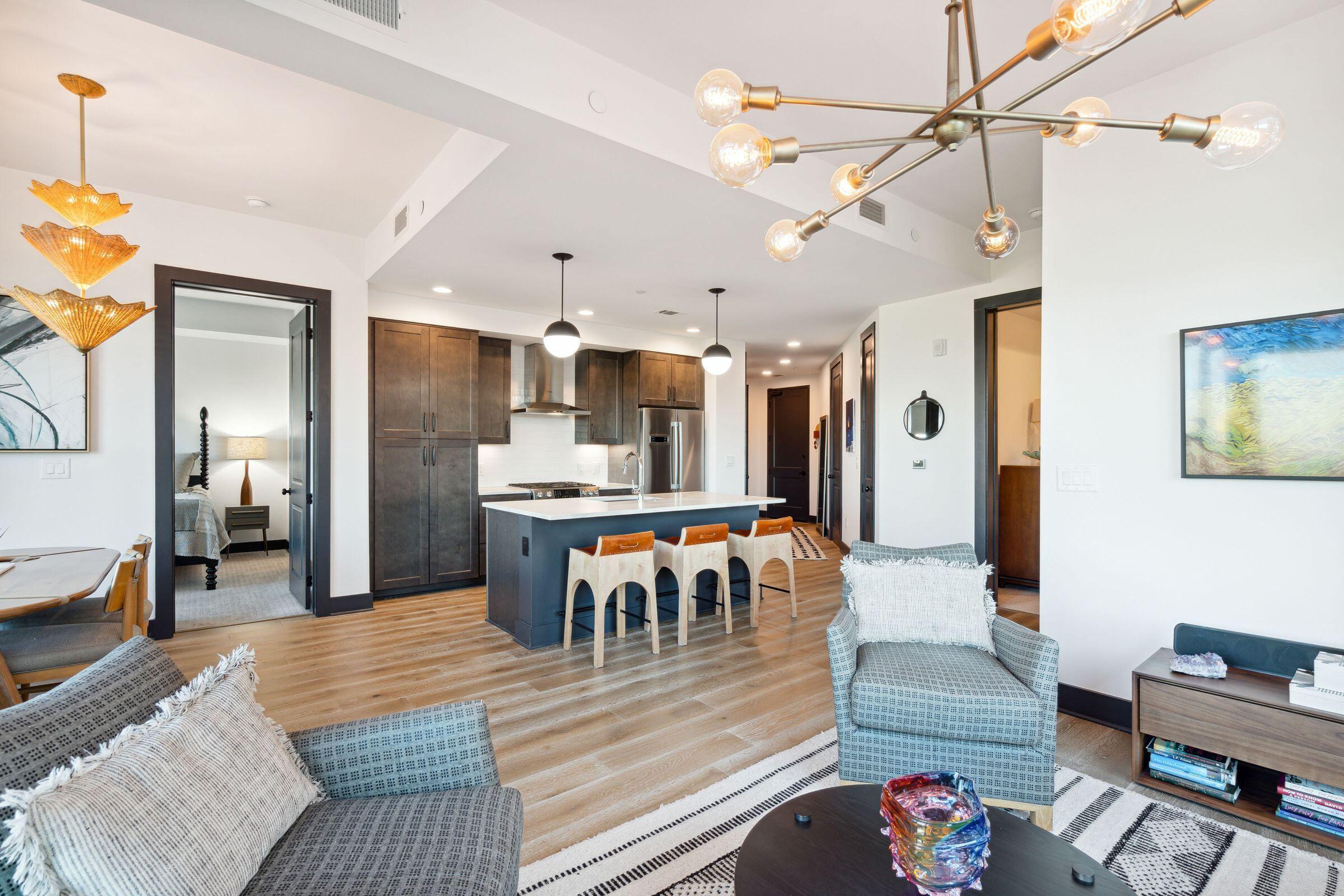 5 Gadsdenboro Street # 302