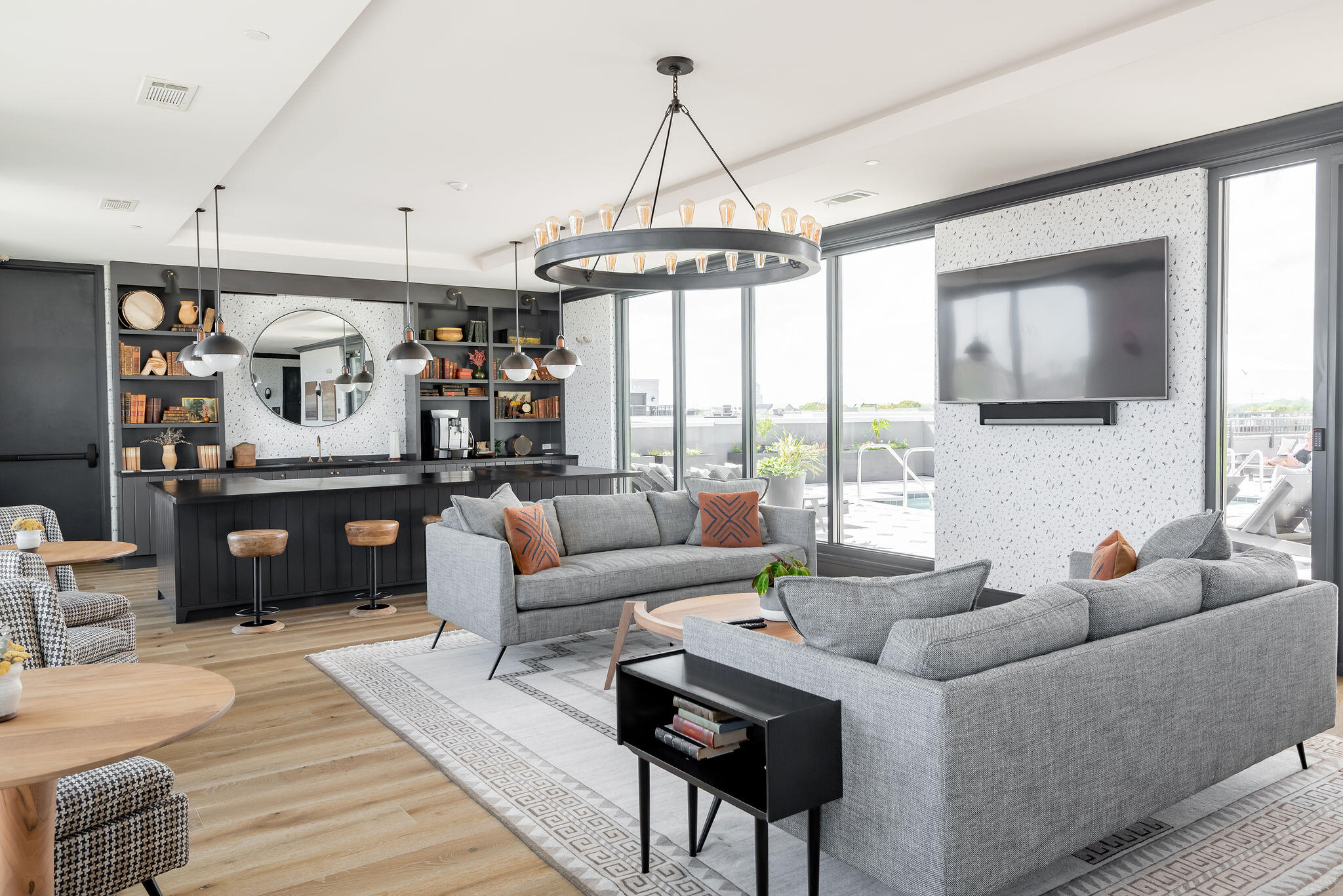 5 Gadsdenboro Street # 302