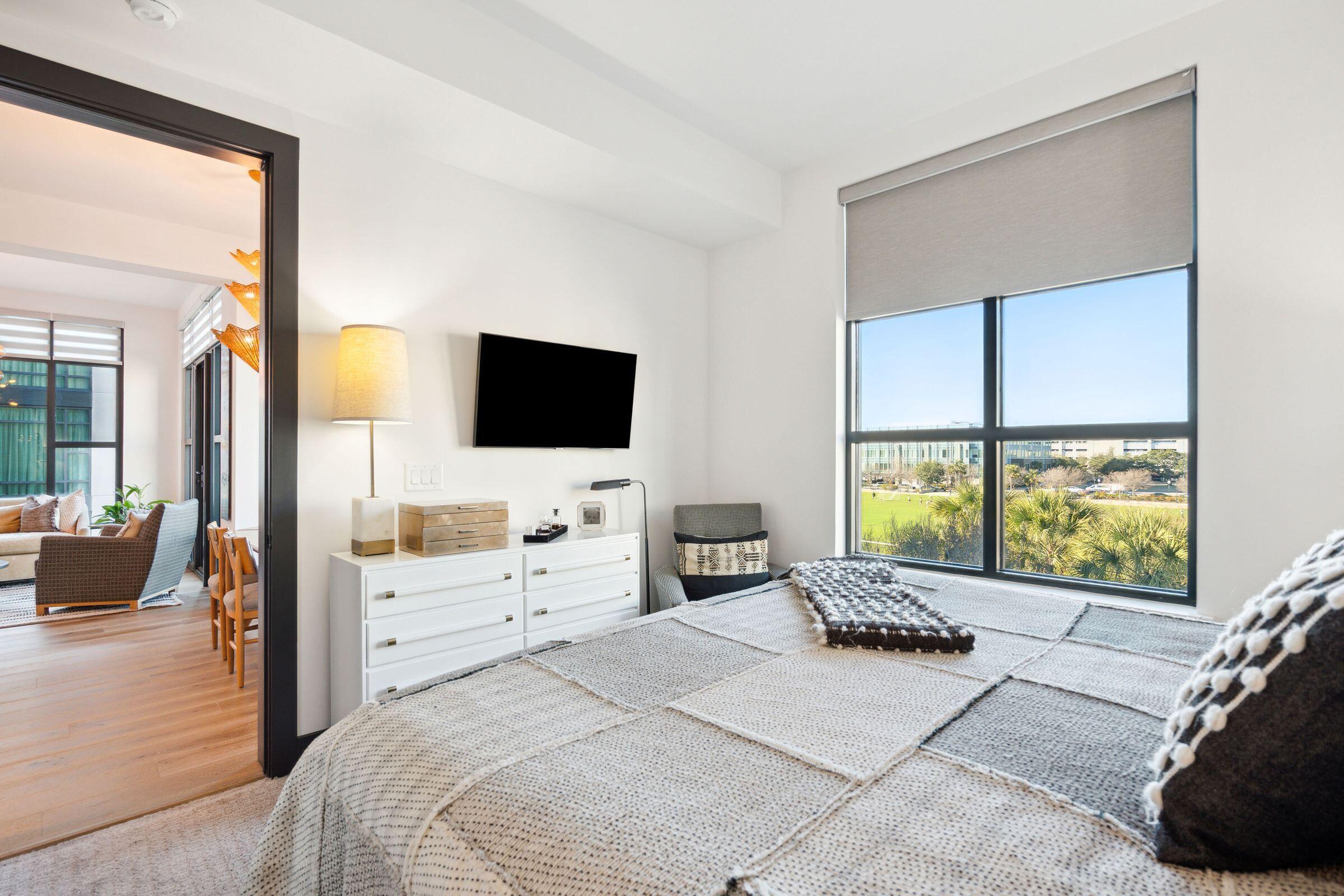 5 Gadsdenboro Street # 302