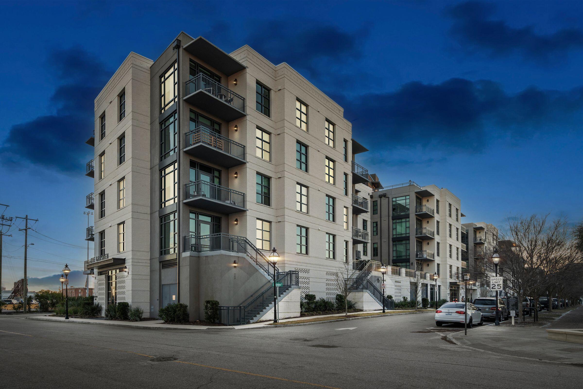 5 Gadsdenboro Street # 302