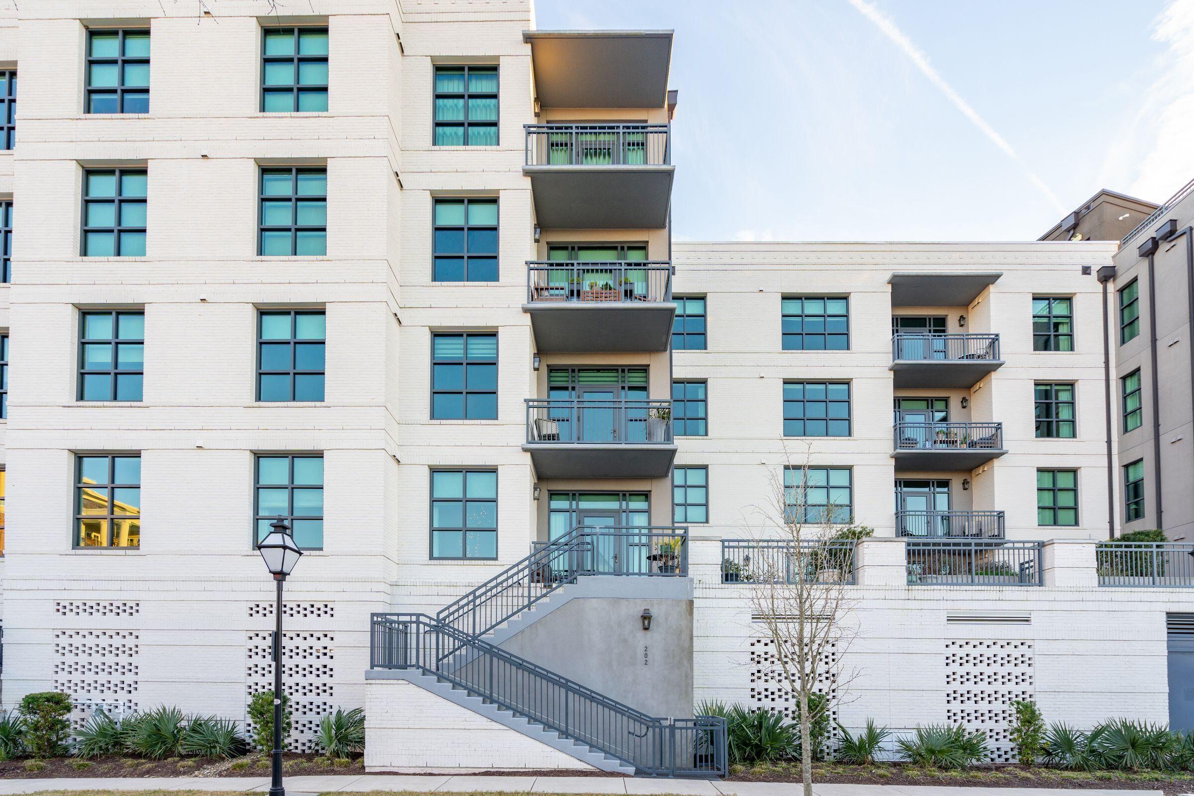 5 Gadsdenboro Street # 302