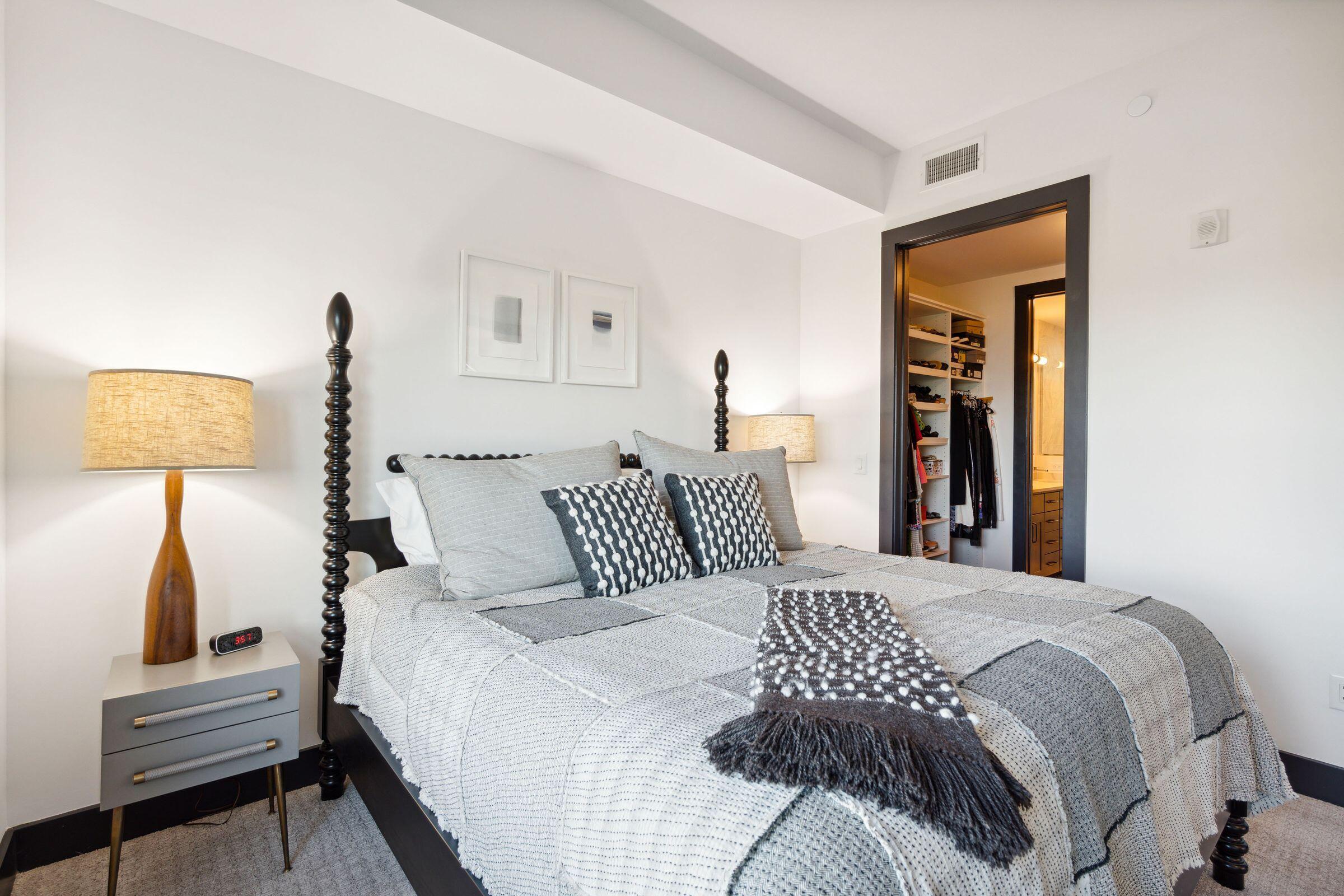 5 Gadsdenboro Street # 302