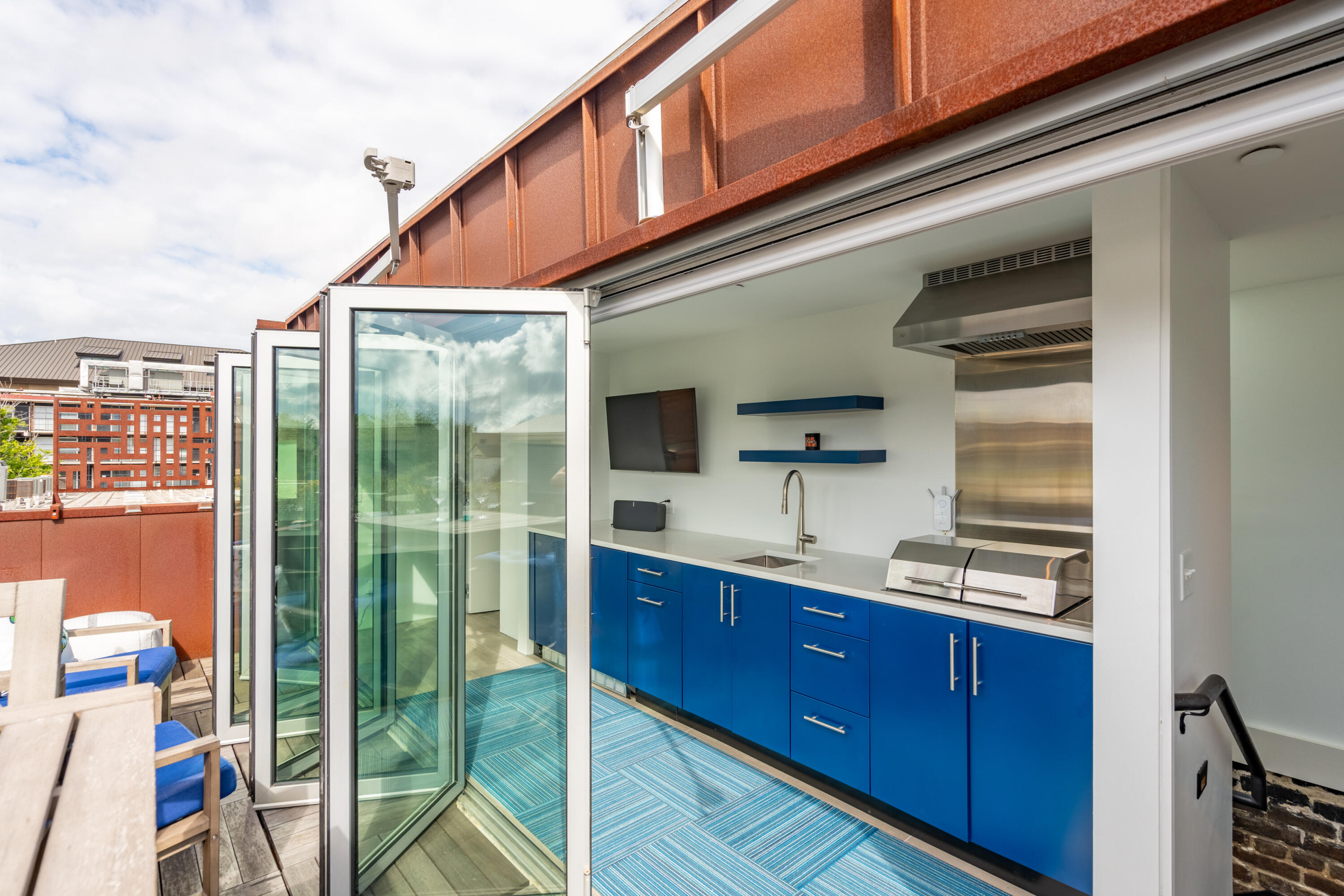 377 King Street # 209