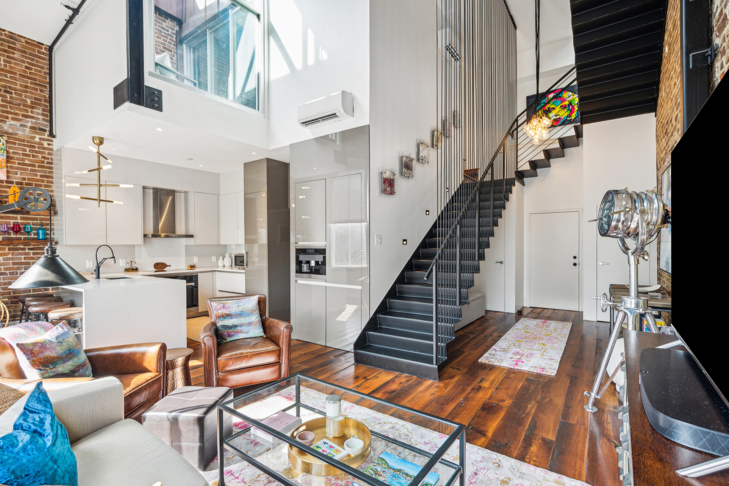 377 King Street # 209