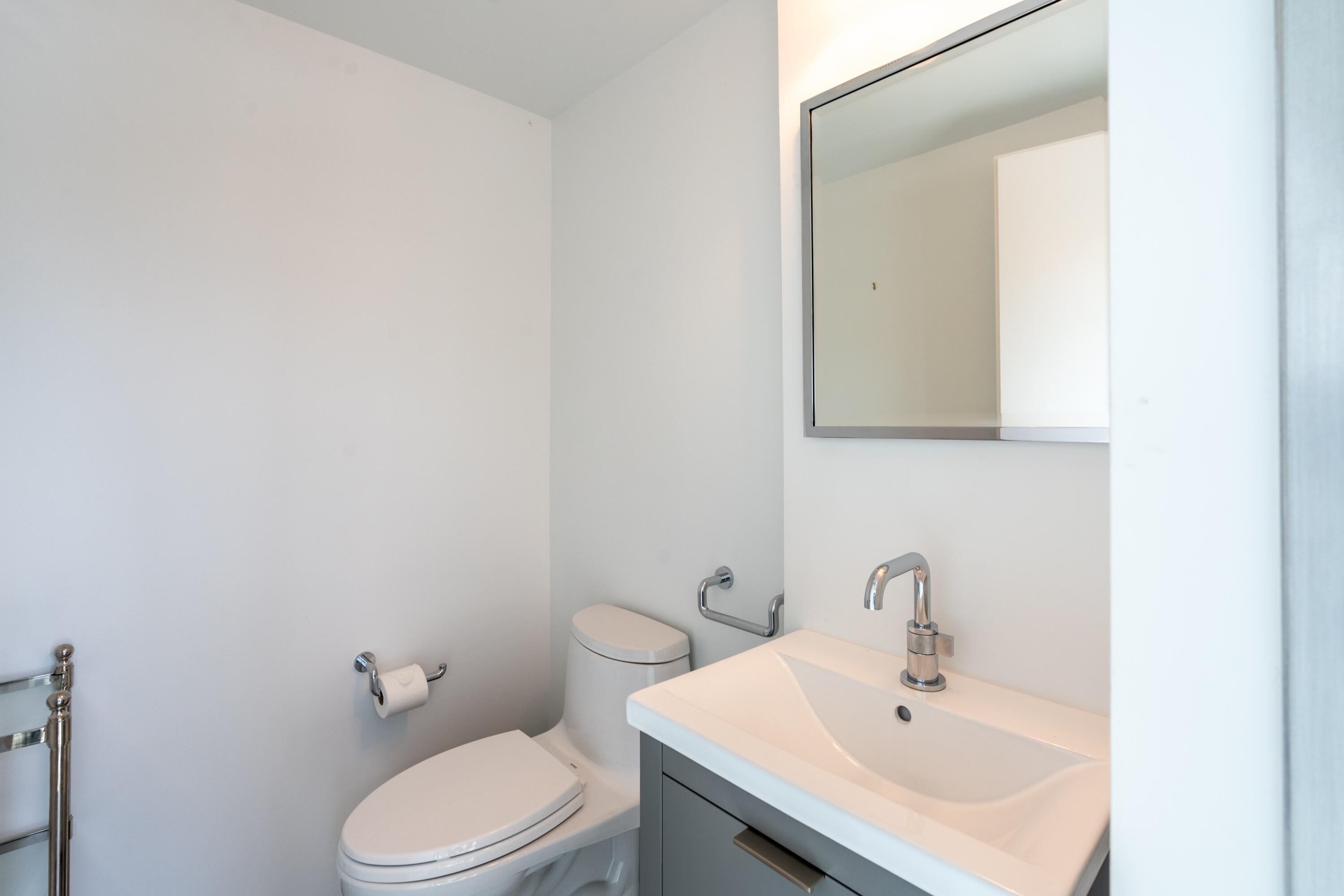 377 King Street # 209