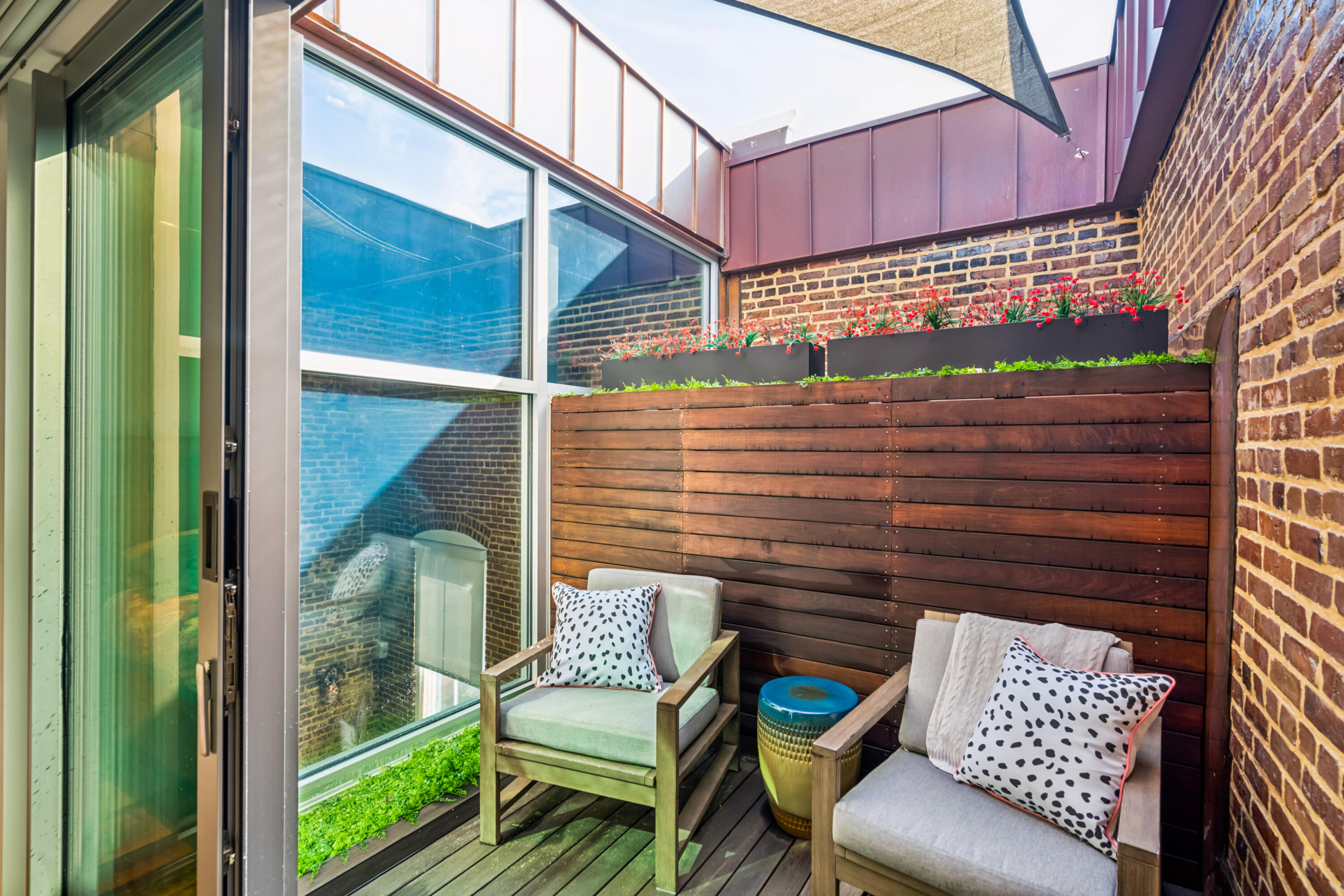 377 King Street # 209