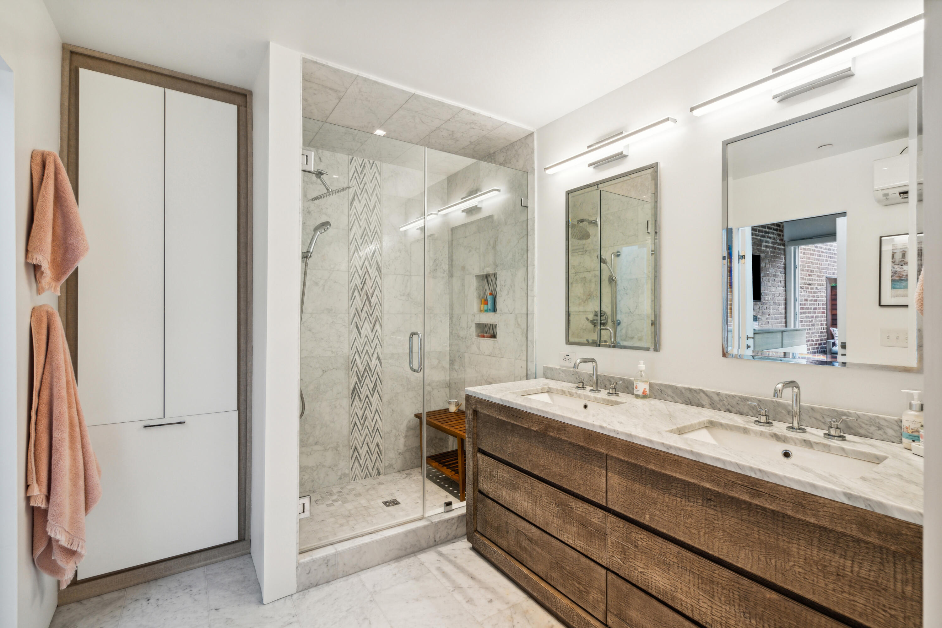 377 King Street # 209