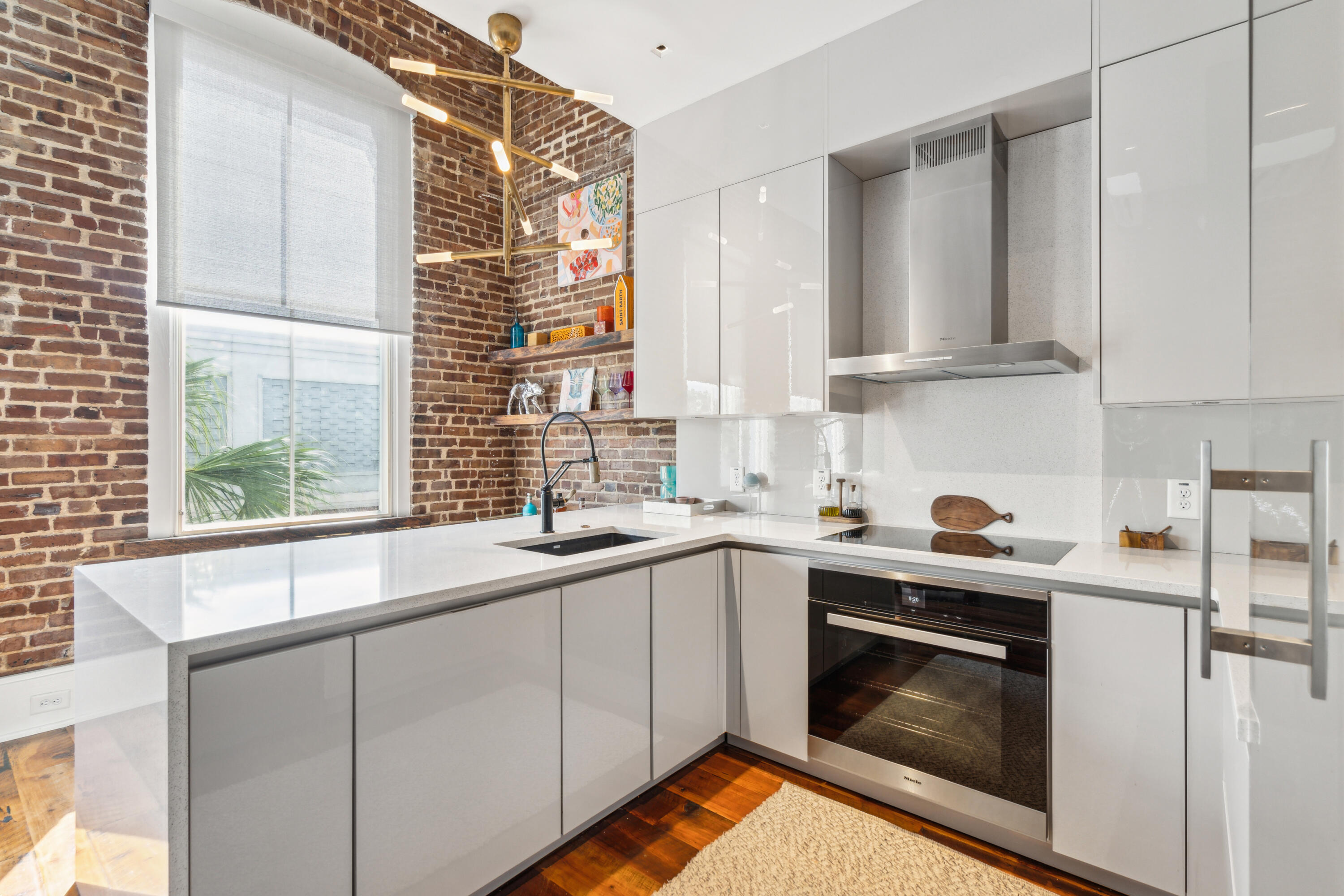 377 King Street # 209