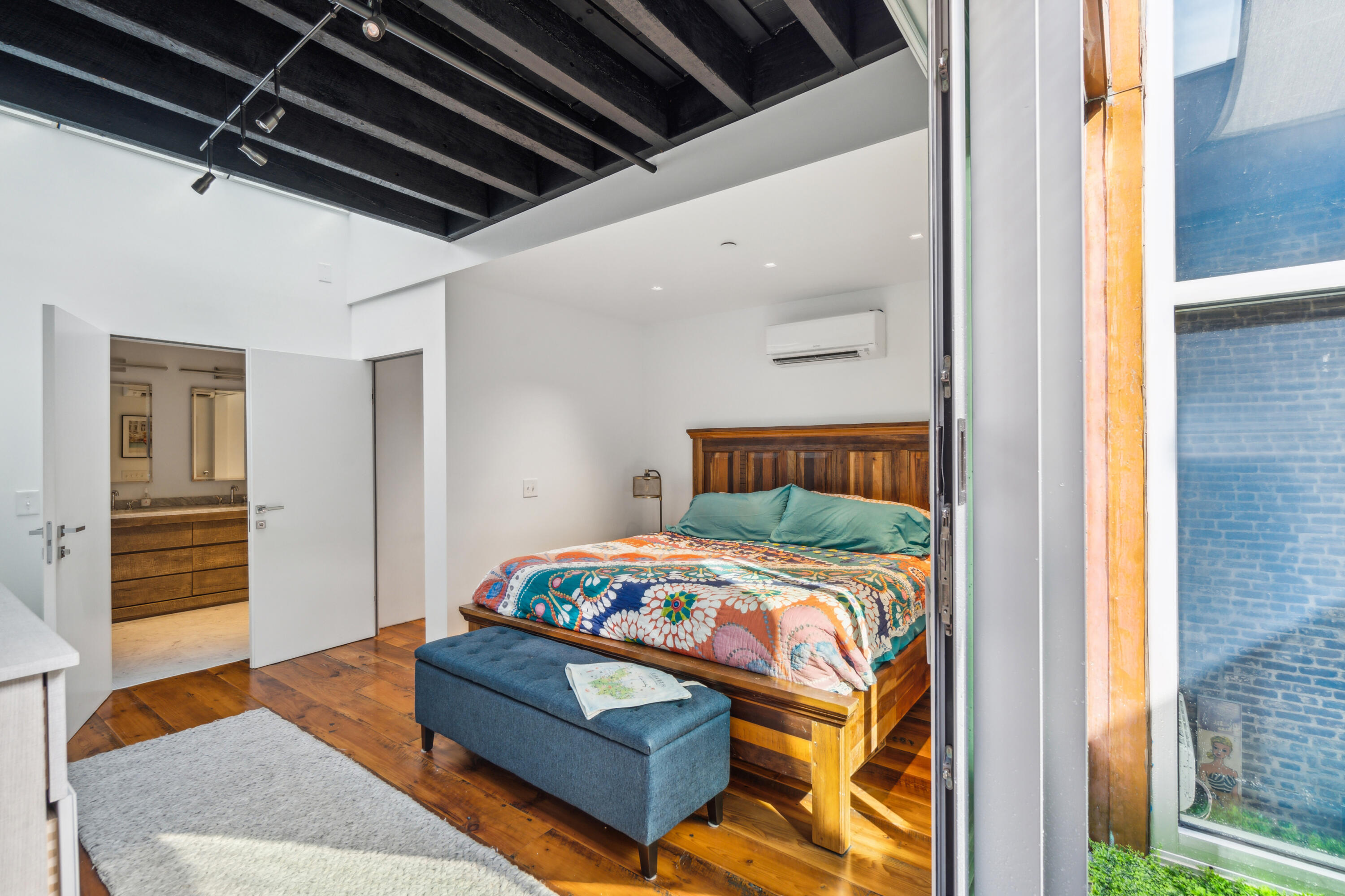 377 King Street # 209