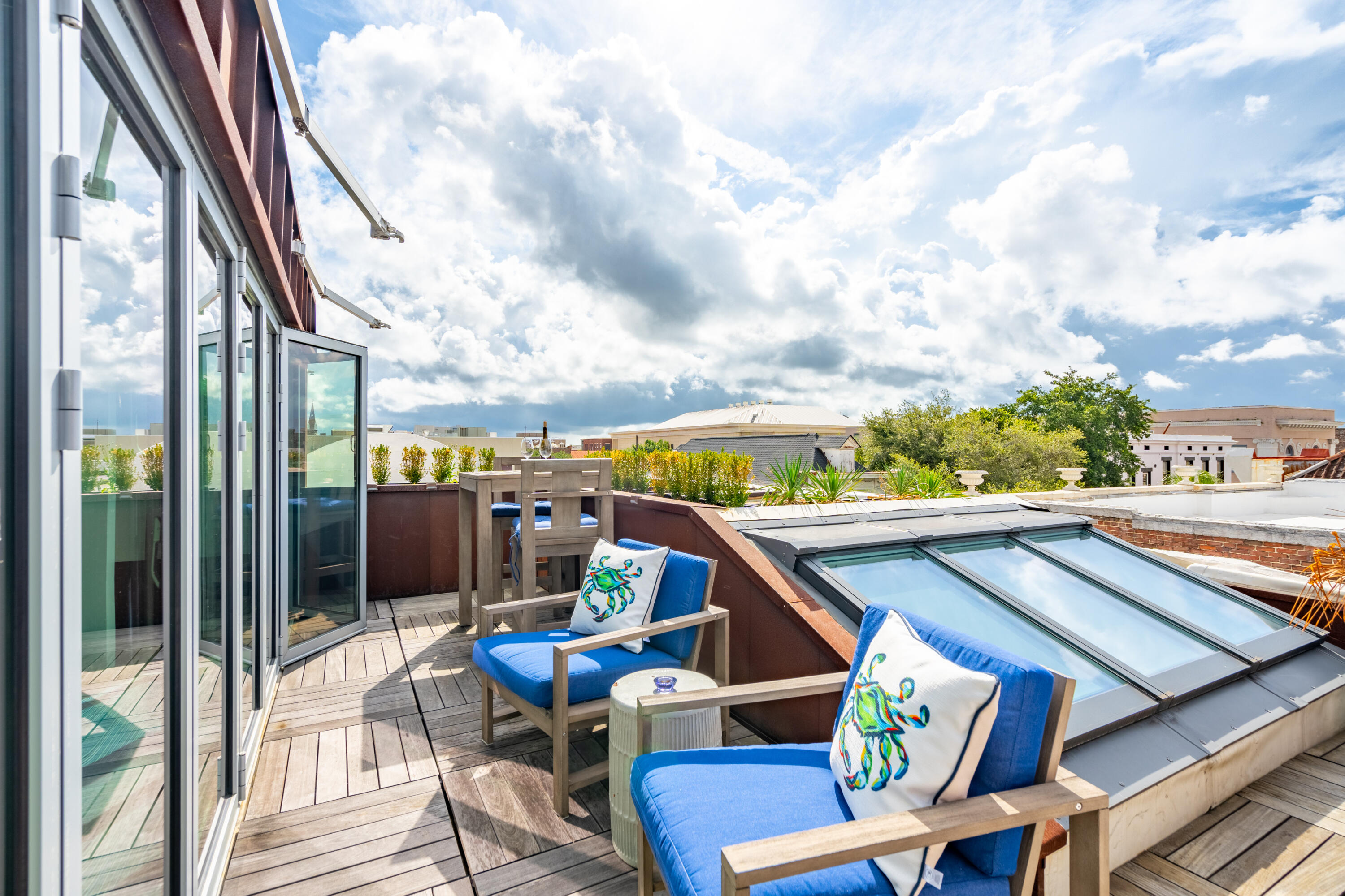 377 King Street # 209