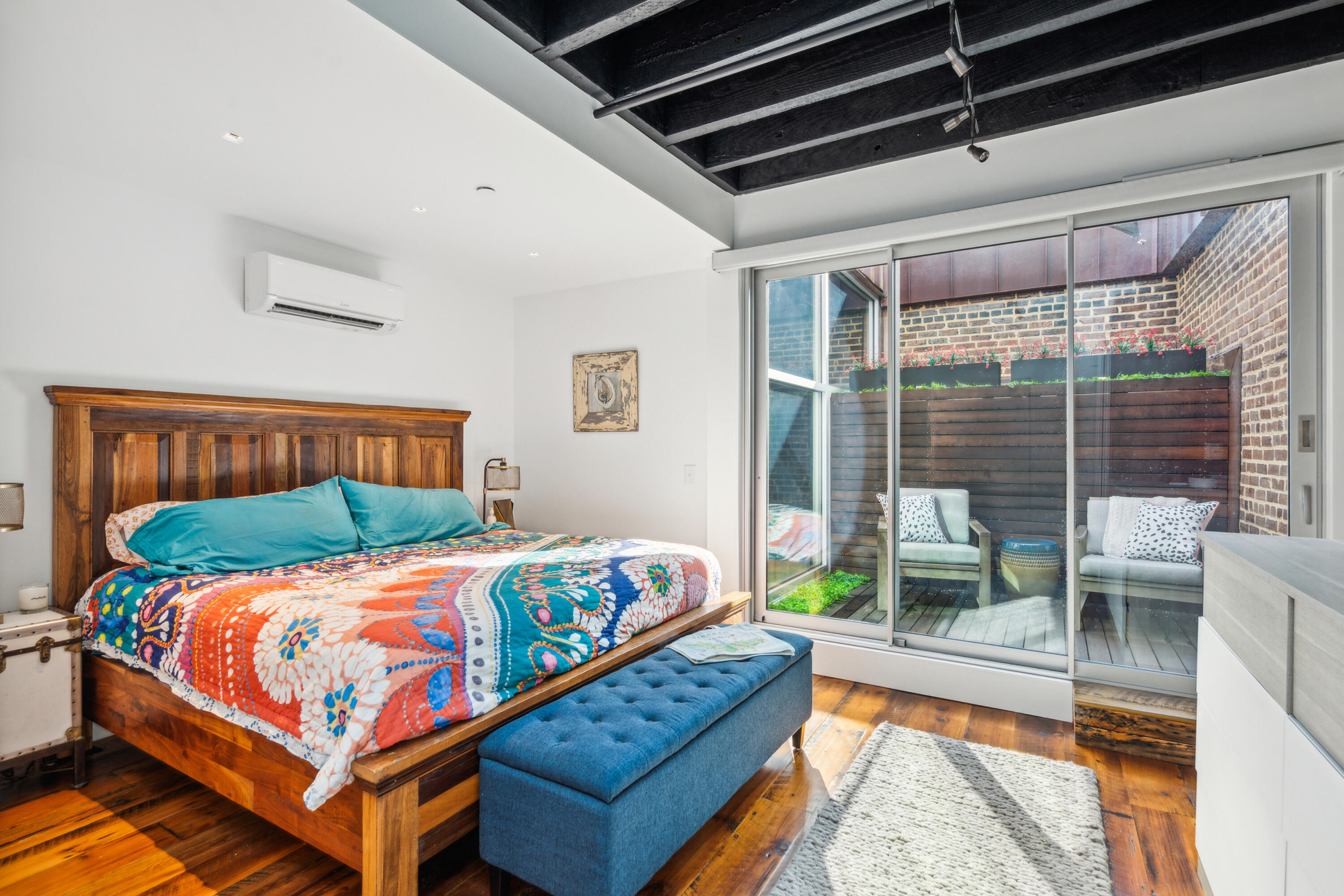 377 King Street # 209