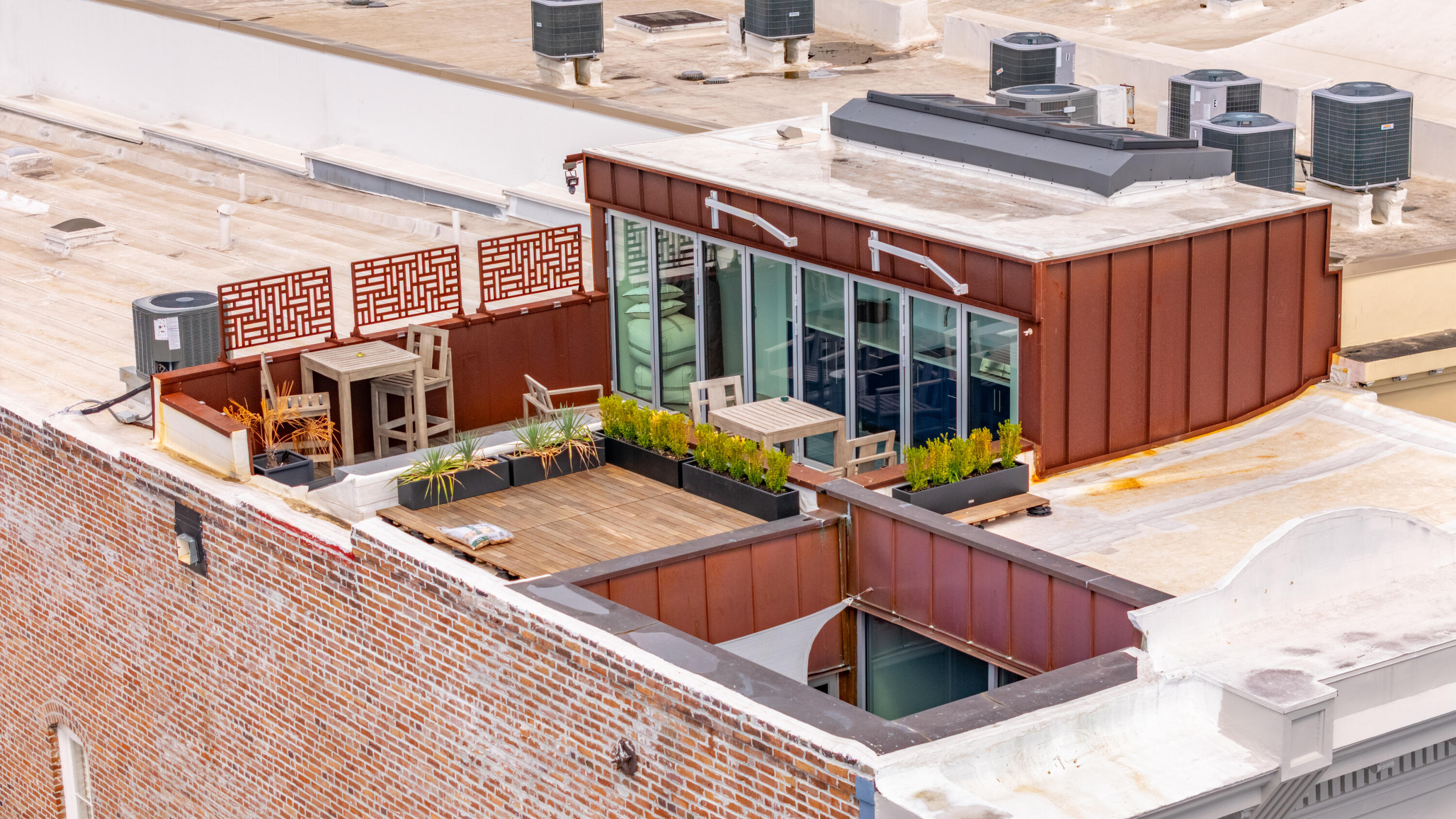 377 King Street # 209