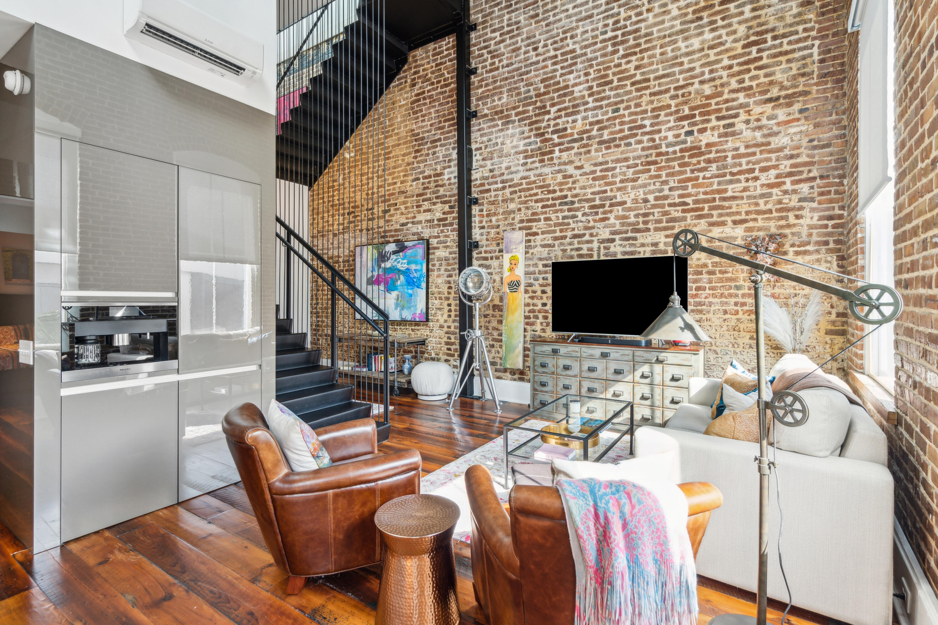 377 King Street # 209