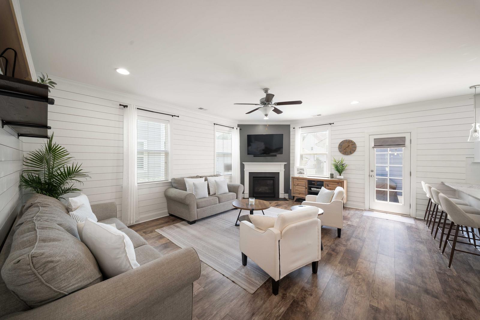 3369 Stockdale Street