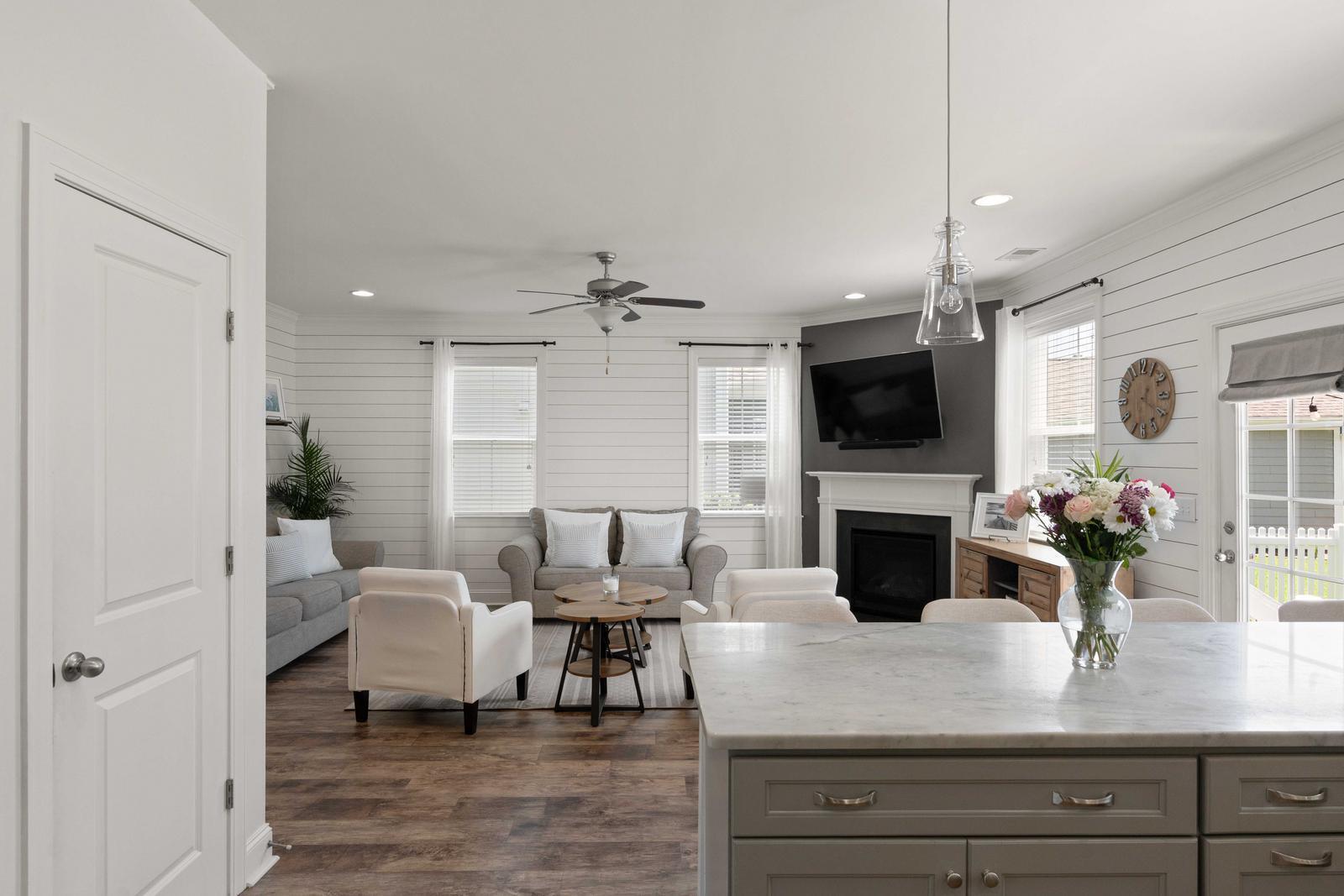 3369 Stockdale Street