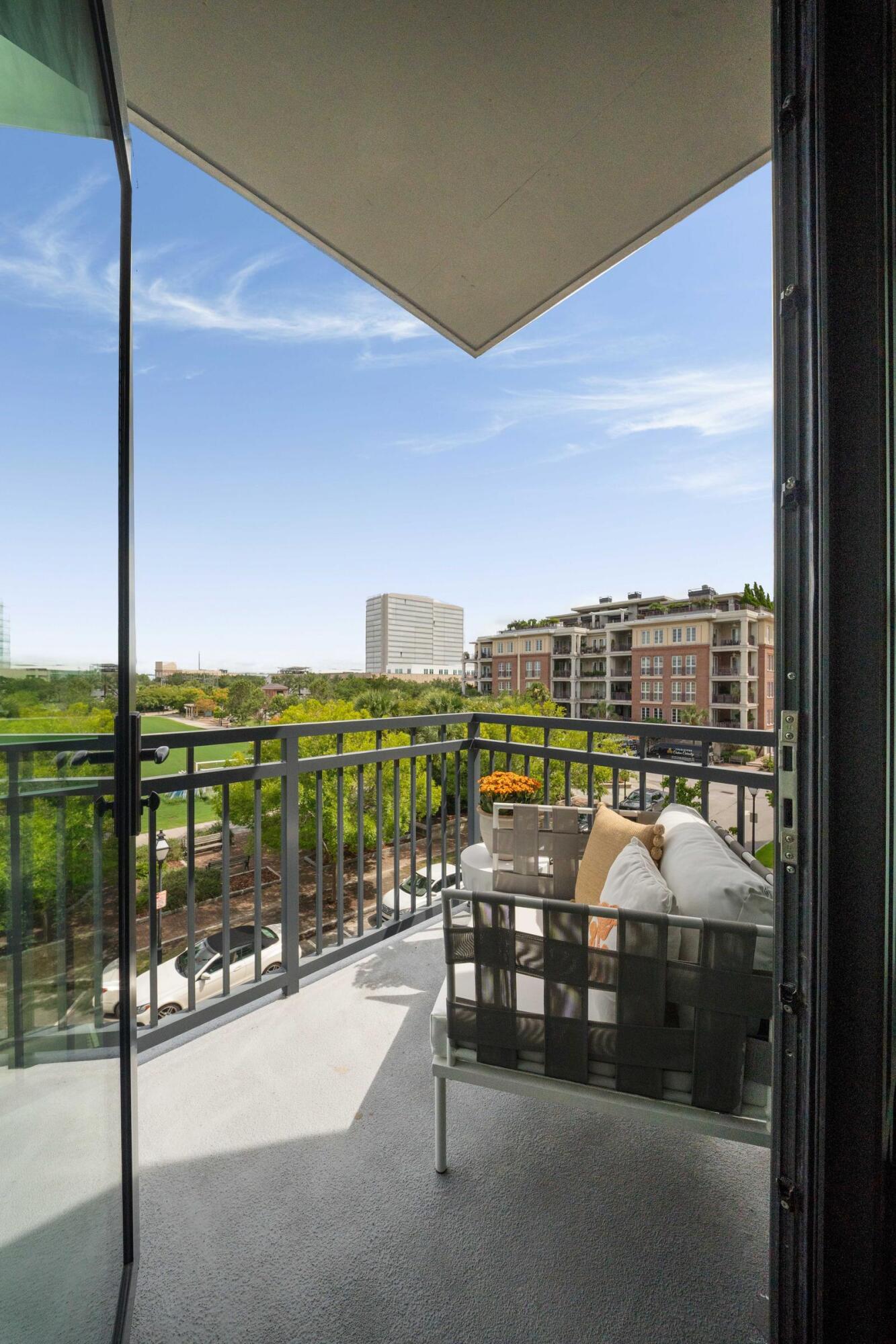 5 Gadsdenboro Street # 319