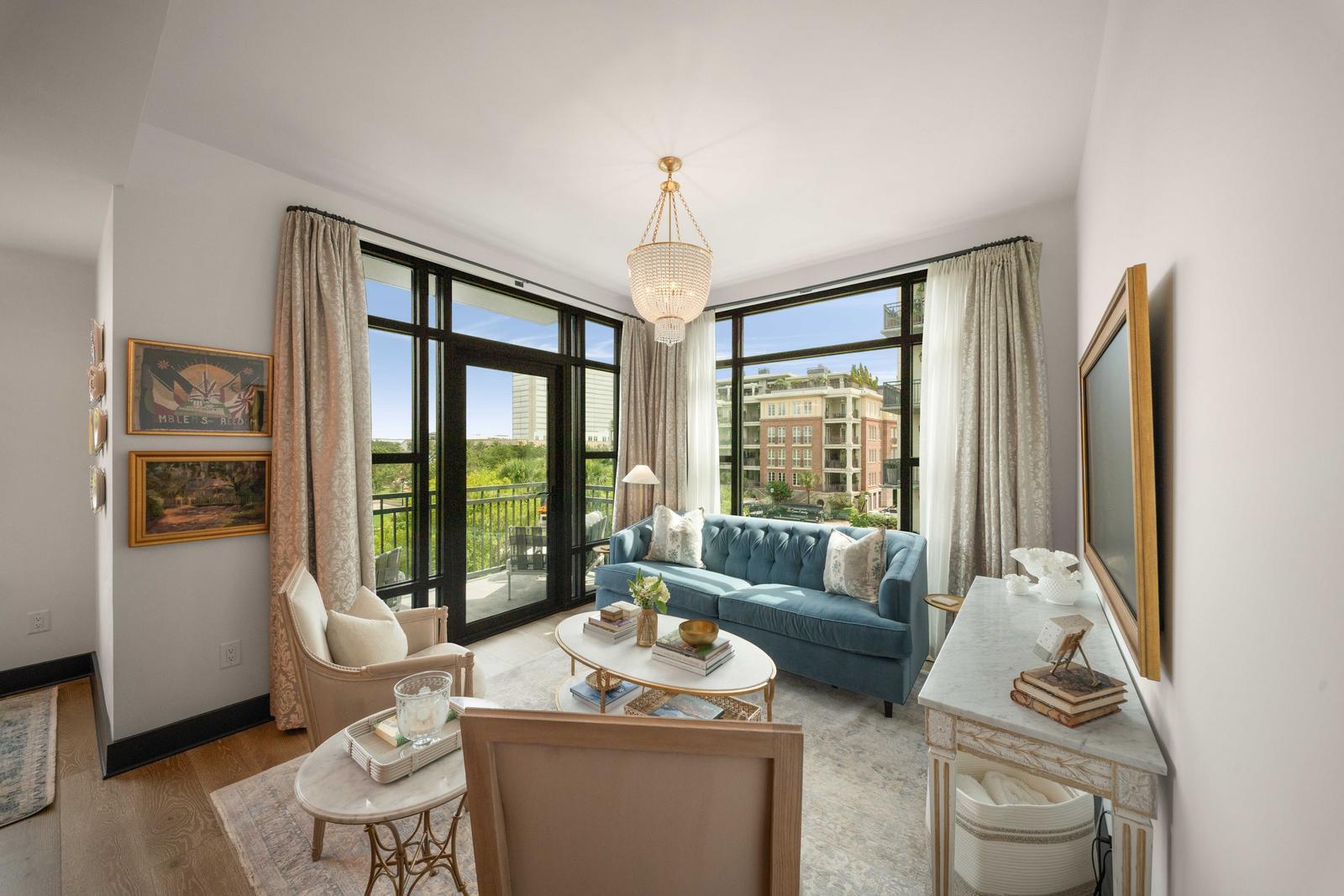 5 Gadsdenboro Street # 319