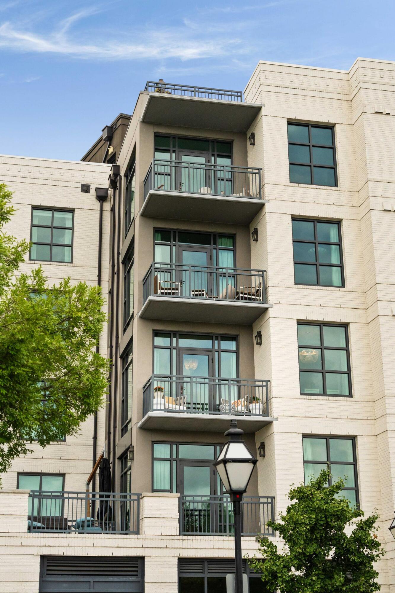 5 Gadsdenboro Street # 319