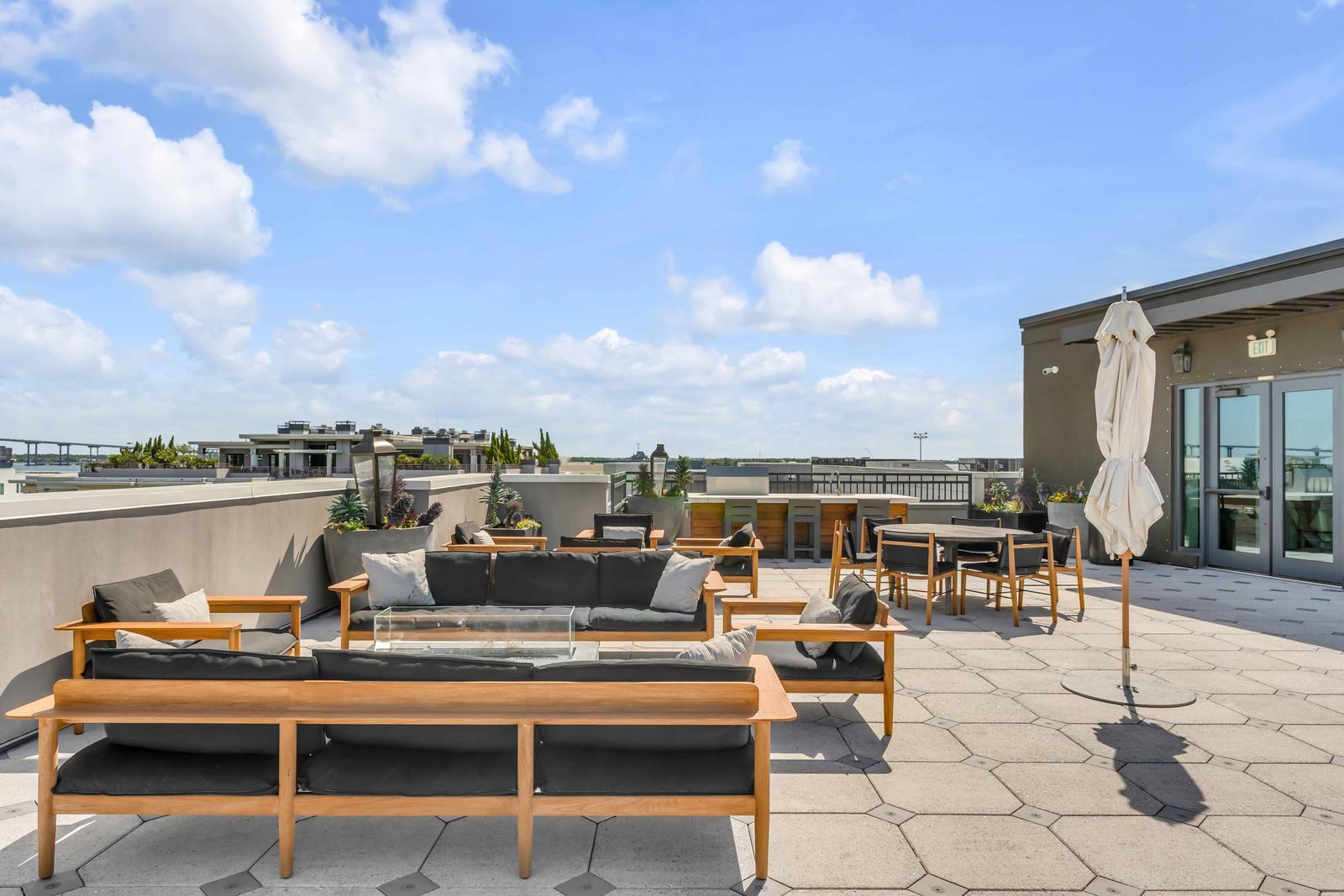 5 Gadsdenboro Street # 319