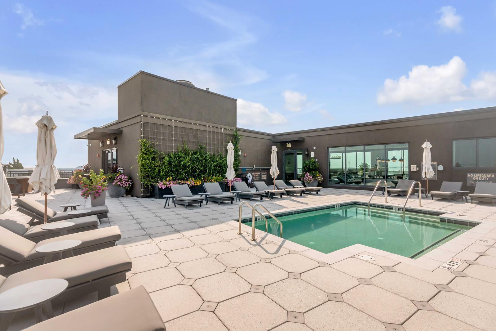 5 Gadsdenboro Street # 319