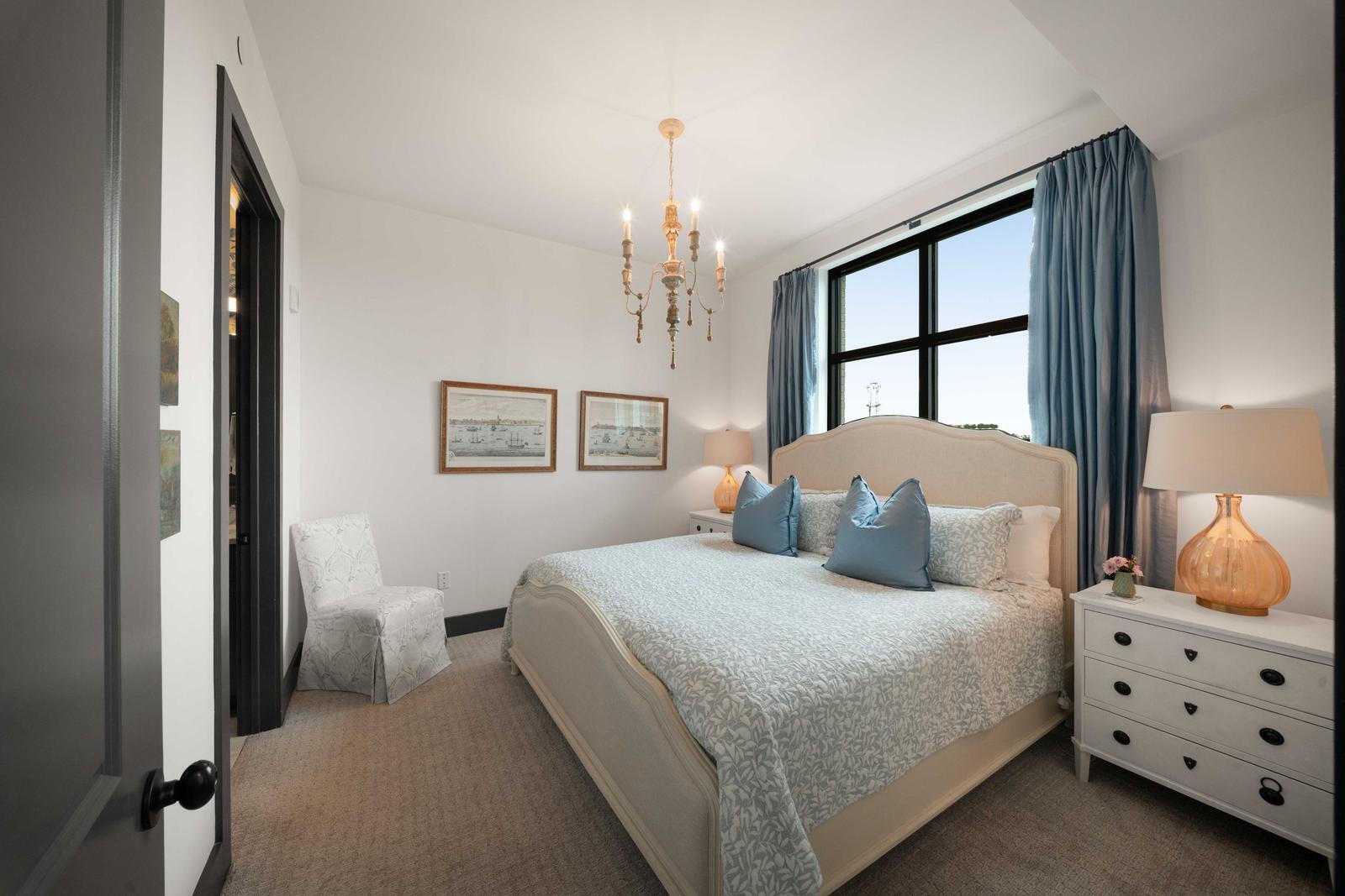 5 Gadsdenboro Street # 319