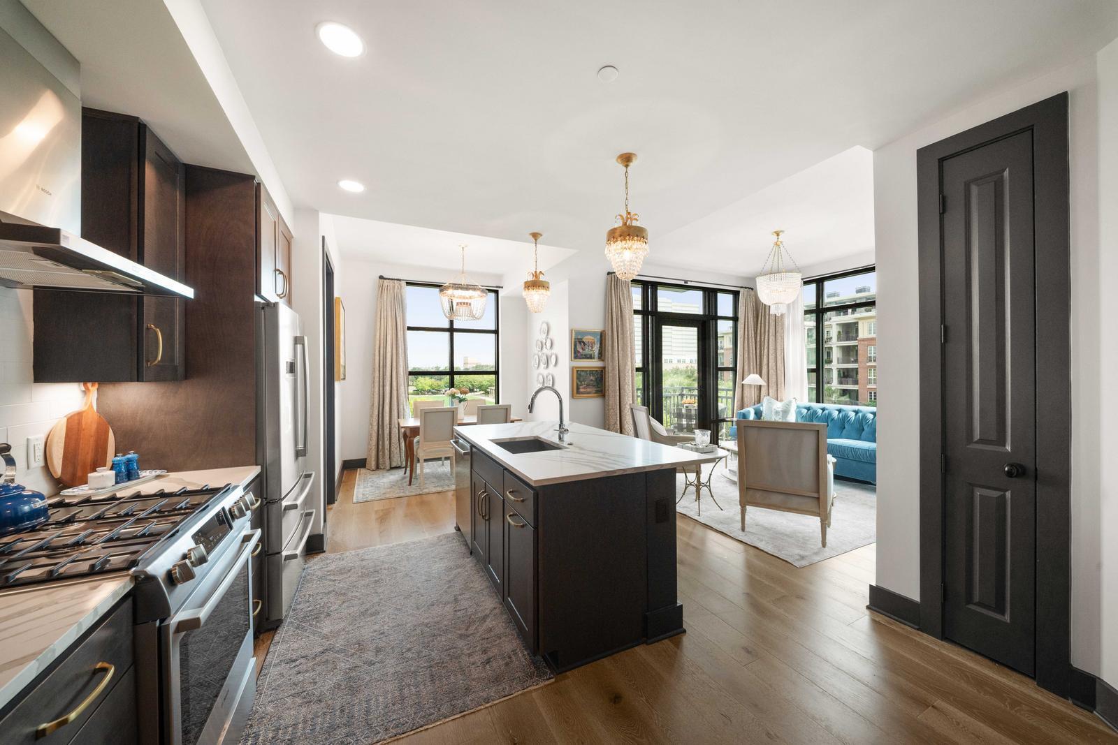 5 Gadsdenboro Street # 319