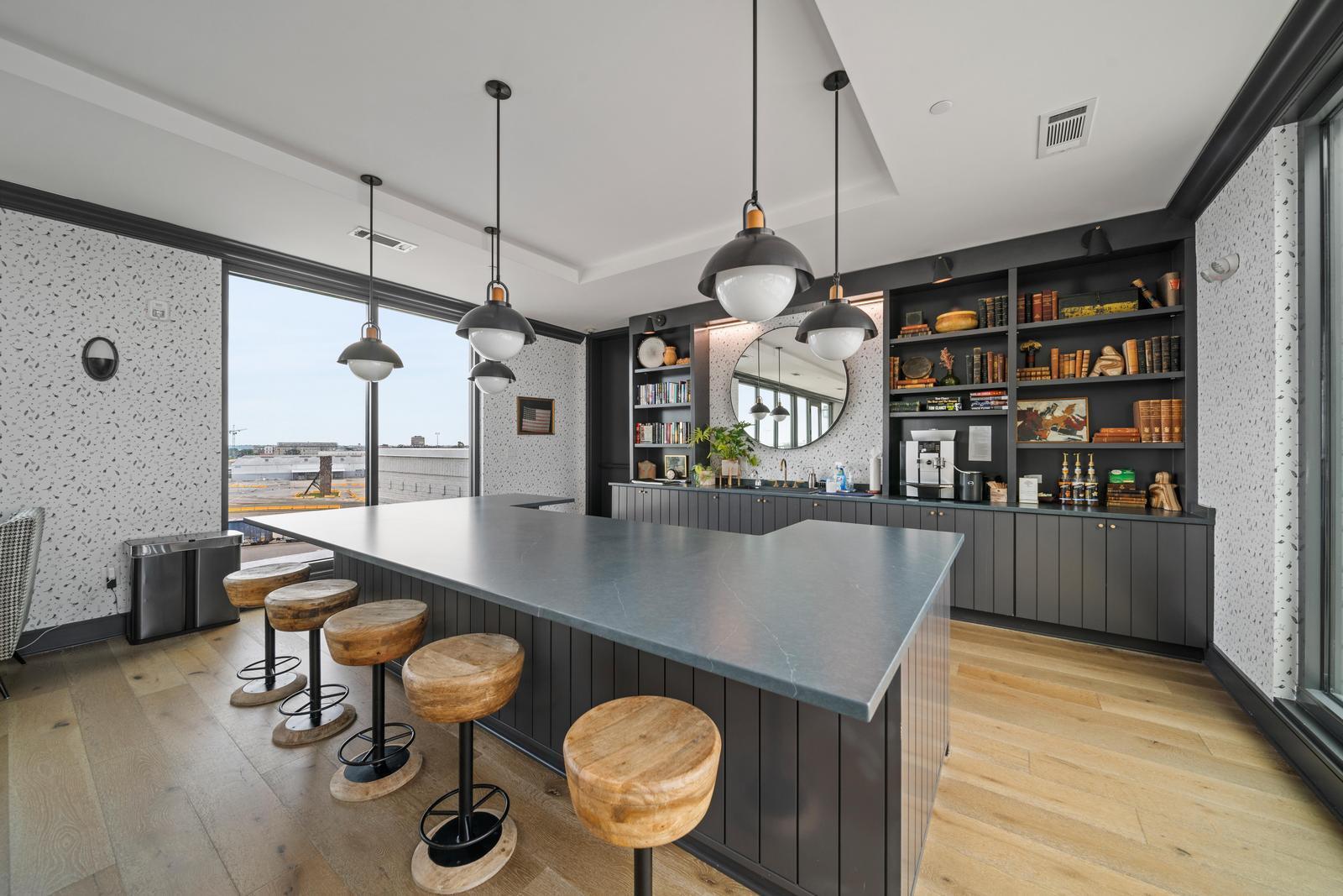 5 Gadsdenboro Street # 319